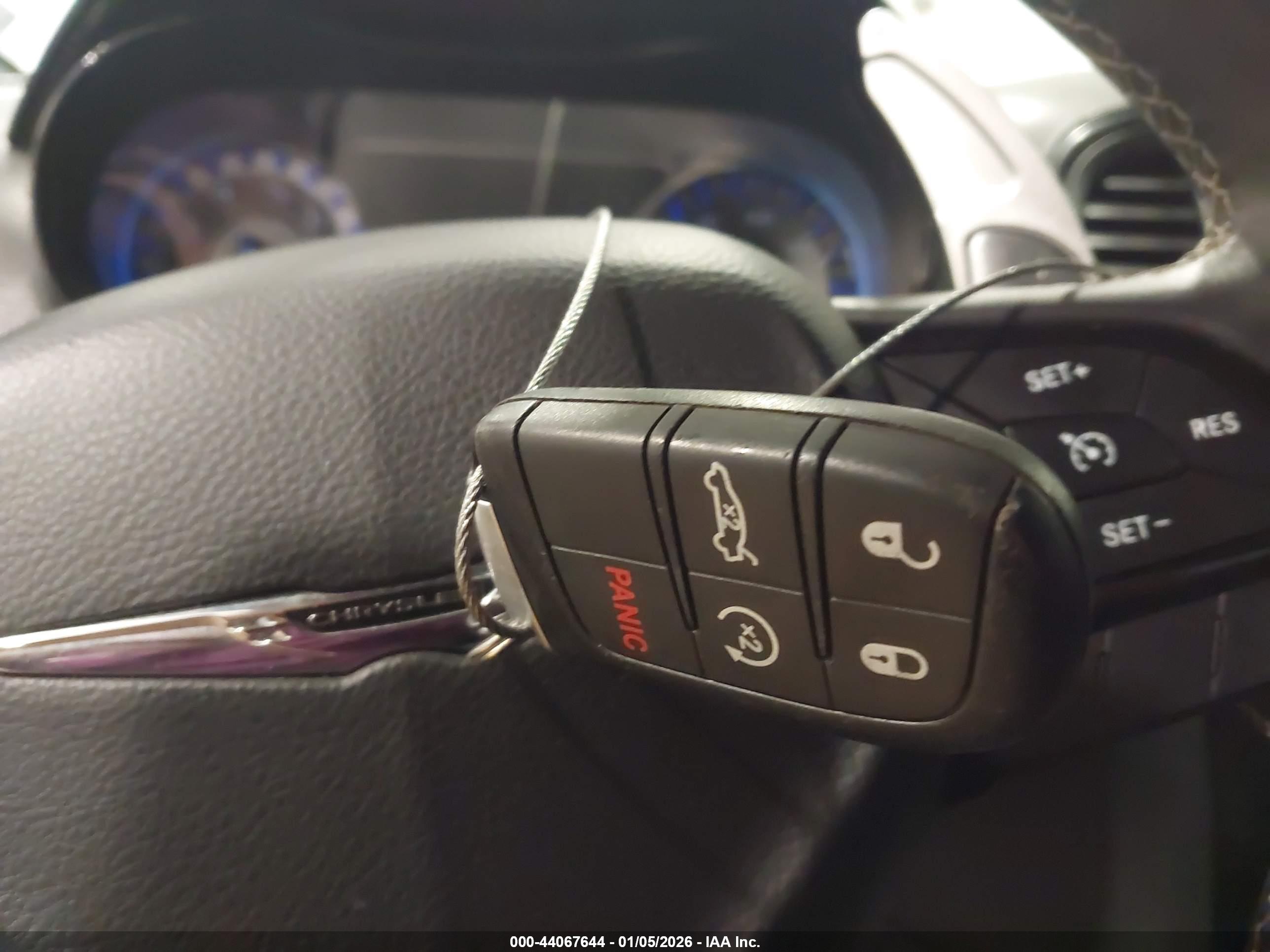 CHRYSLER 300 image 11