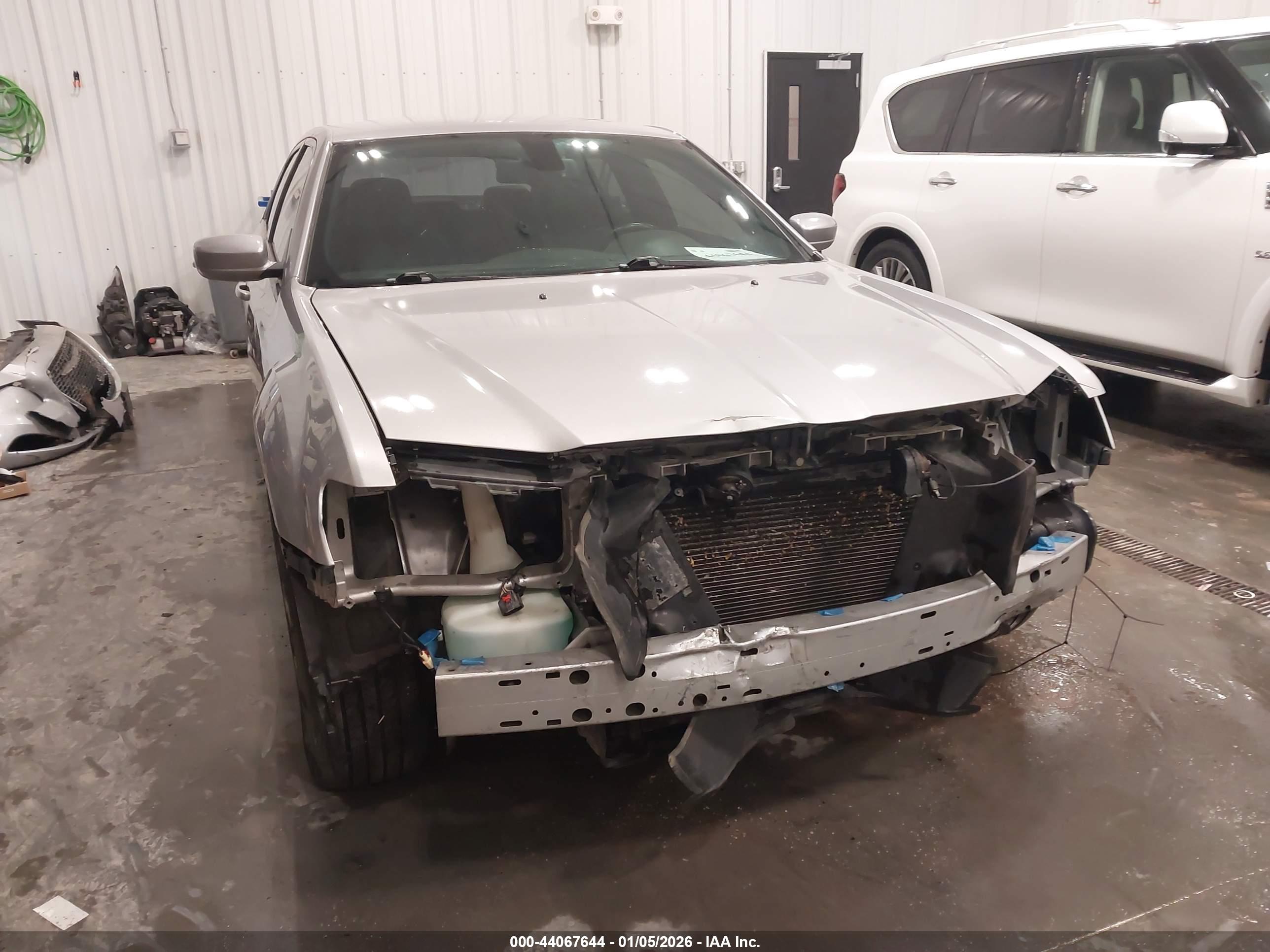 CHRYSLER 300 image 6