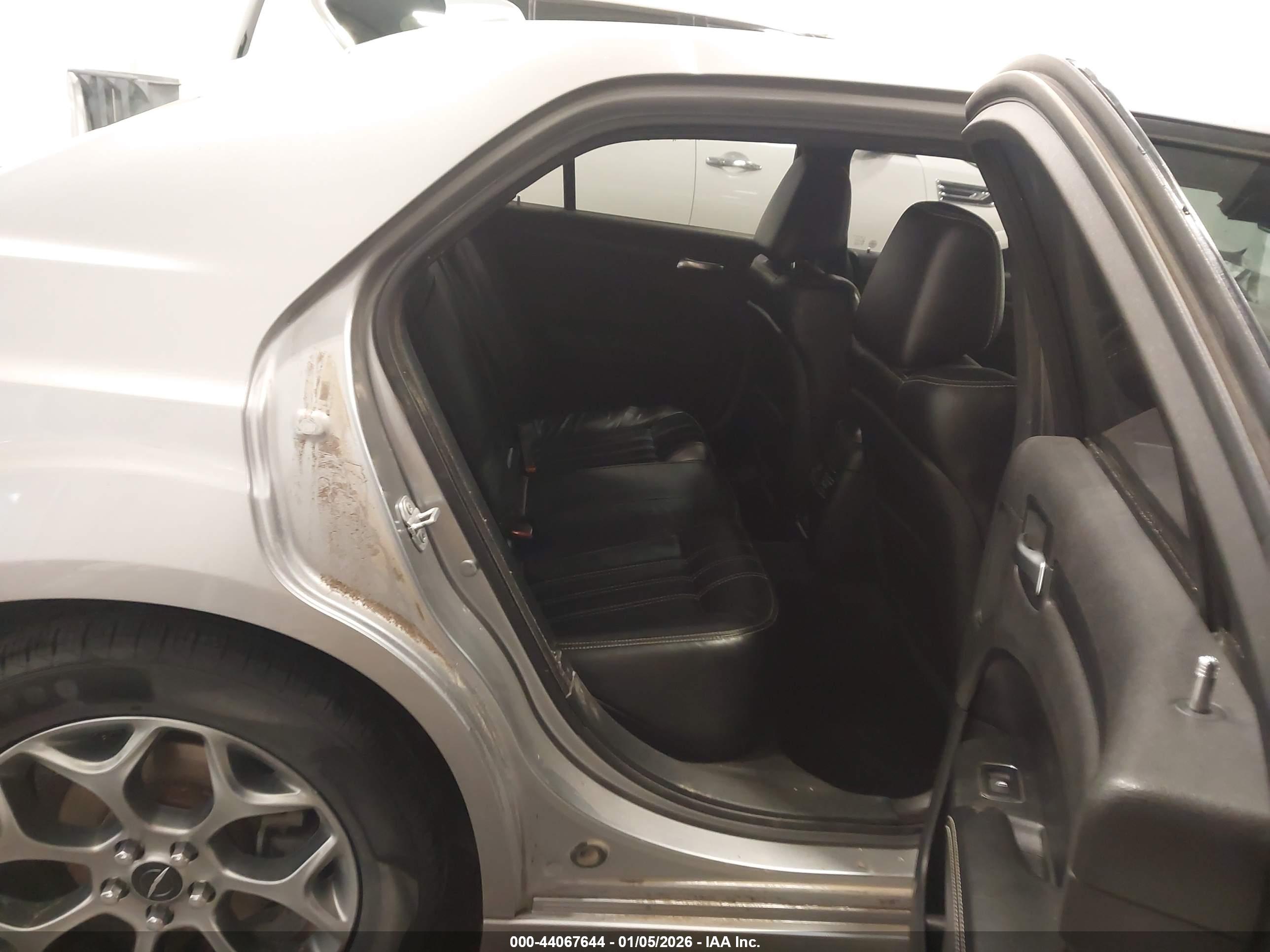 CHRYSLER 300 image 8