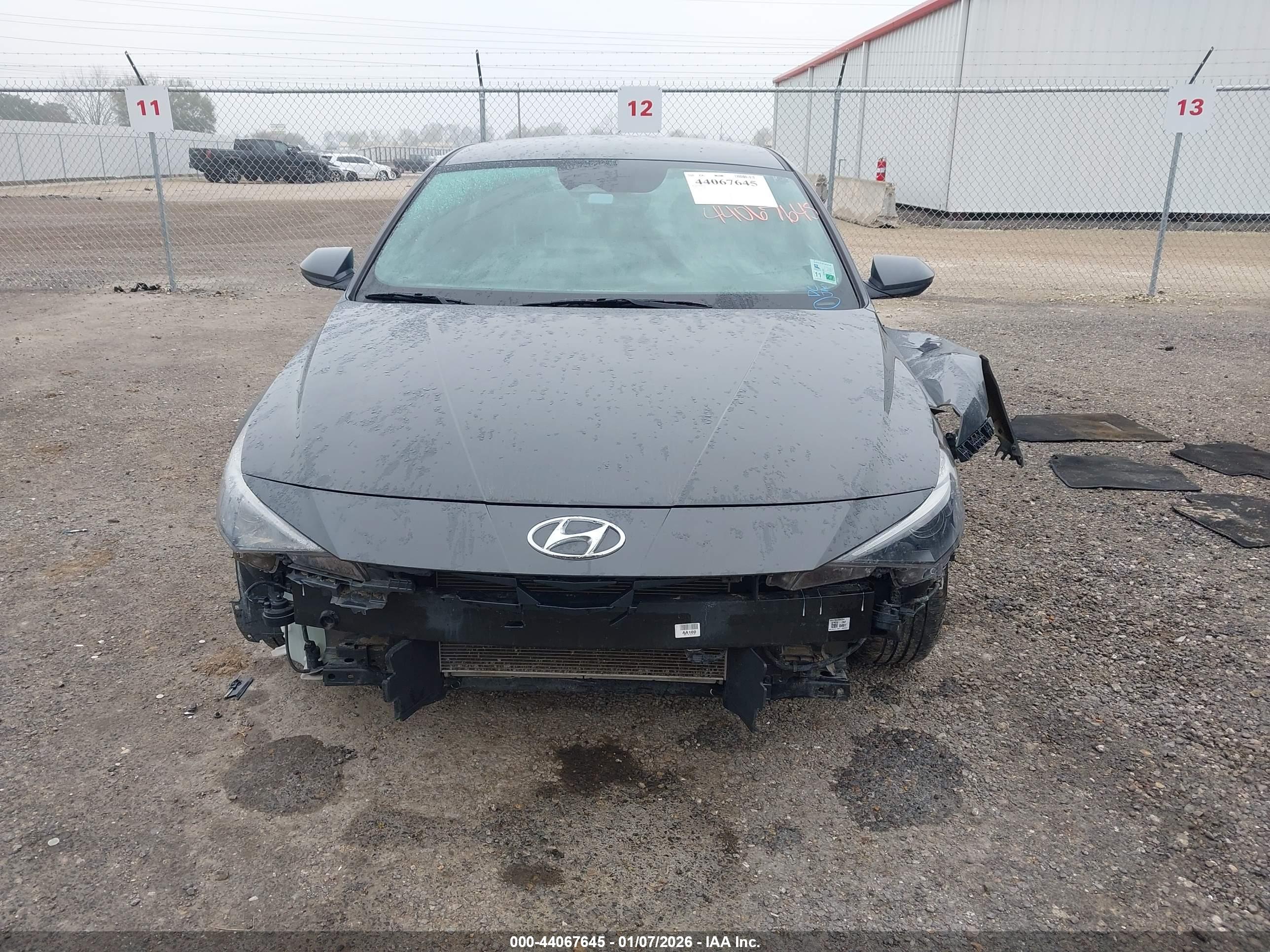 HYUNDAI ELANTRA image 6
