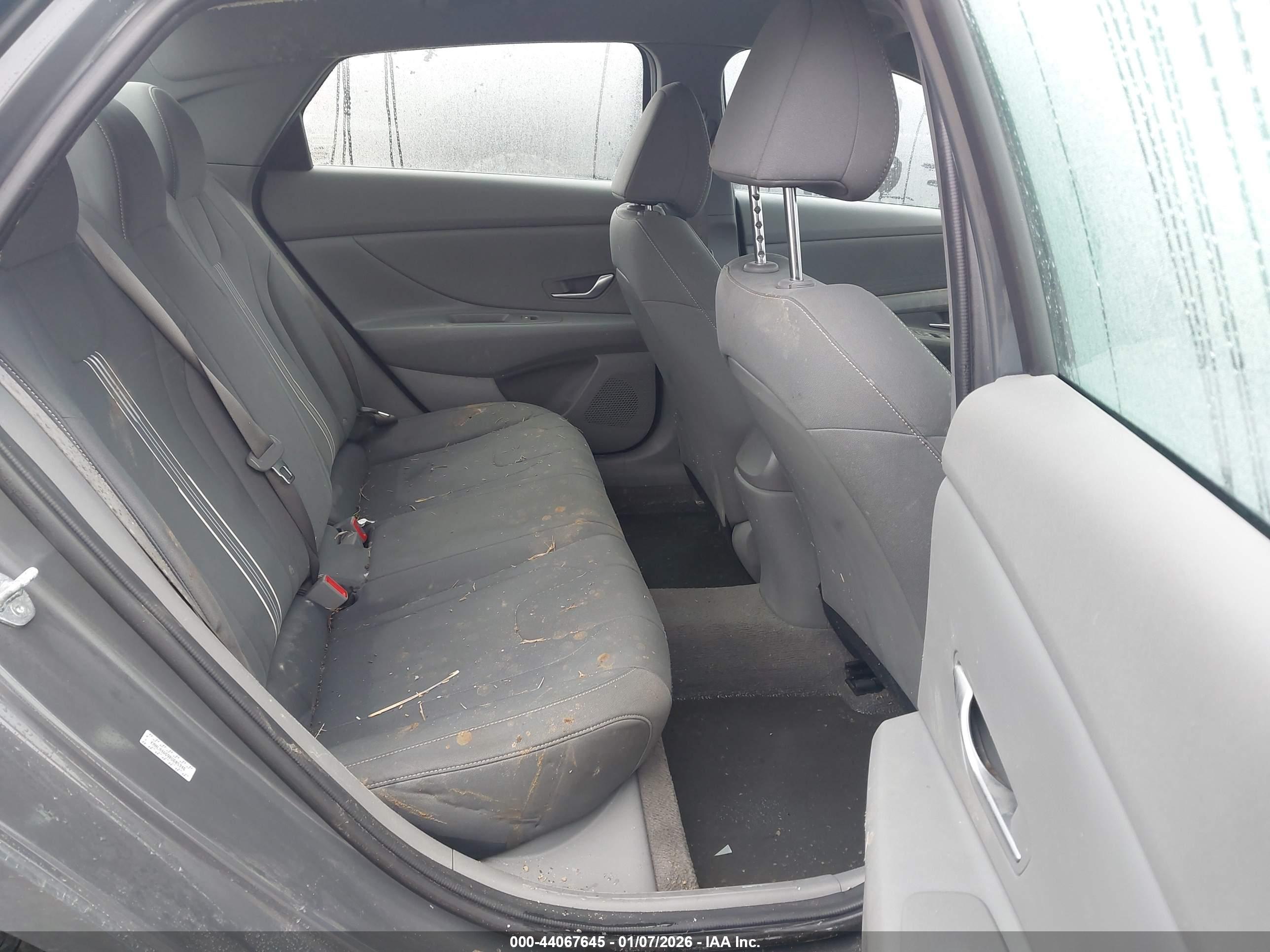 HYUNDAI ELANTRA image 8