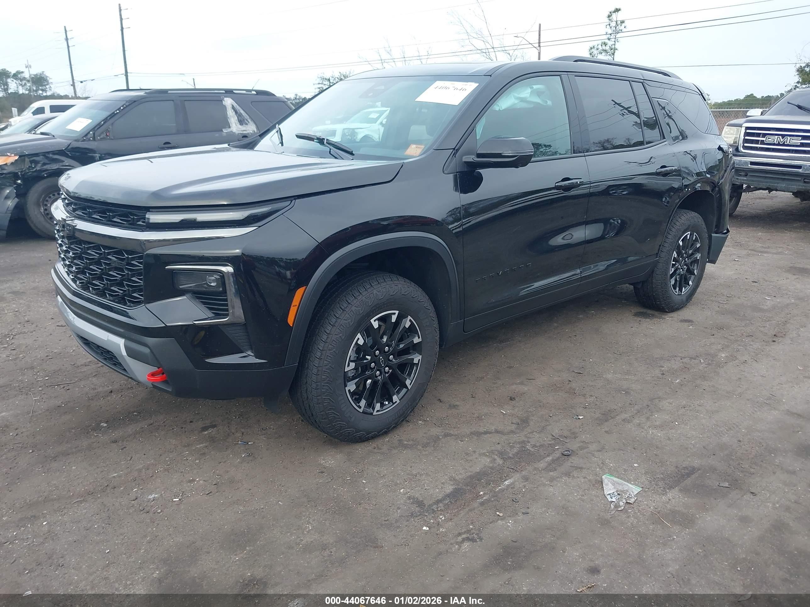 CHEVROLET TRAVERSE image 2