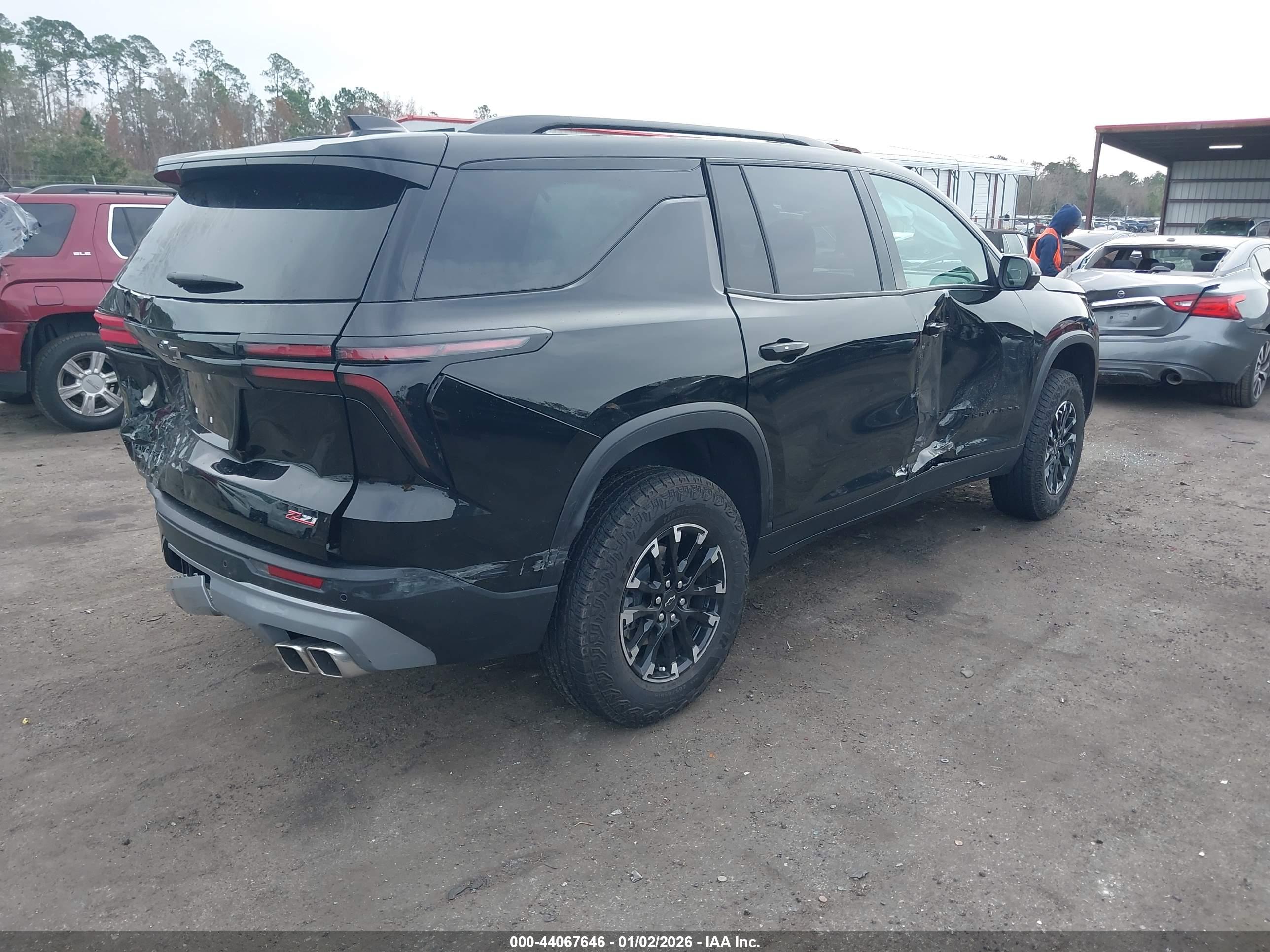 CHEVROLET TRAVERSE image 4