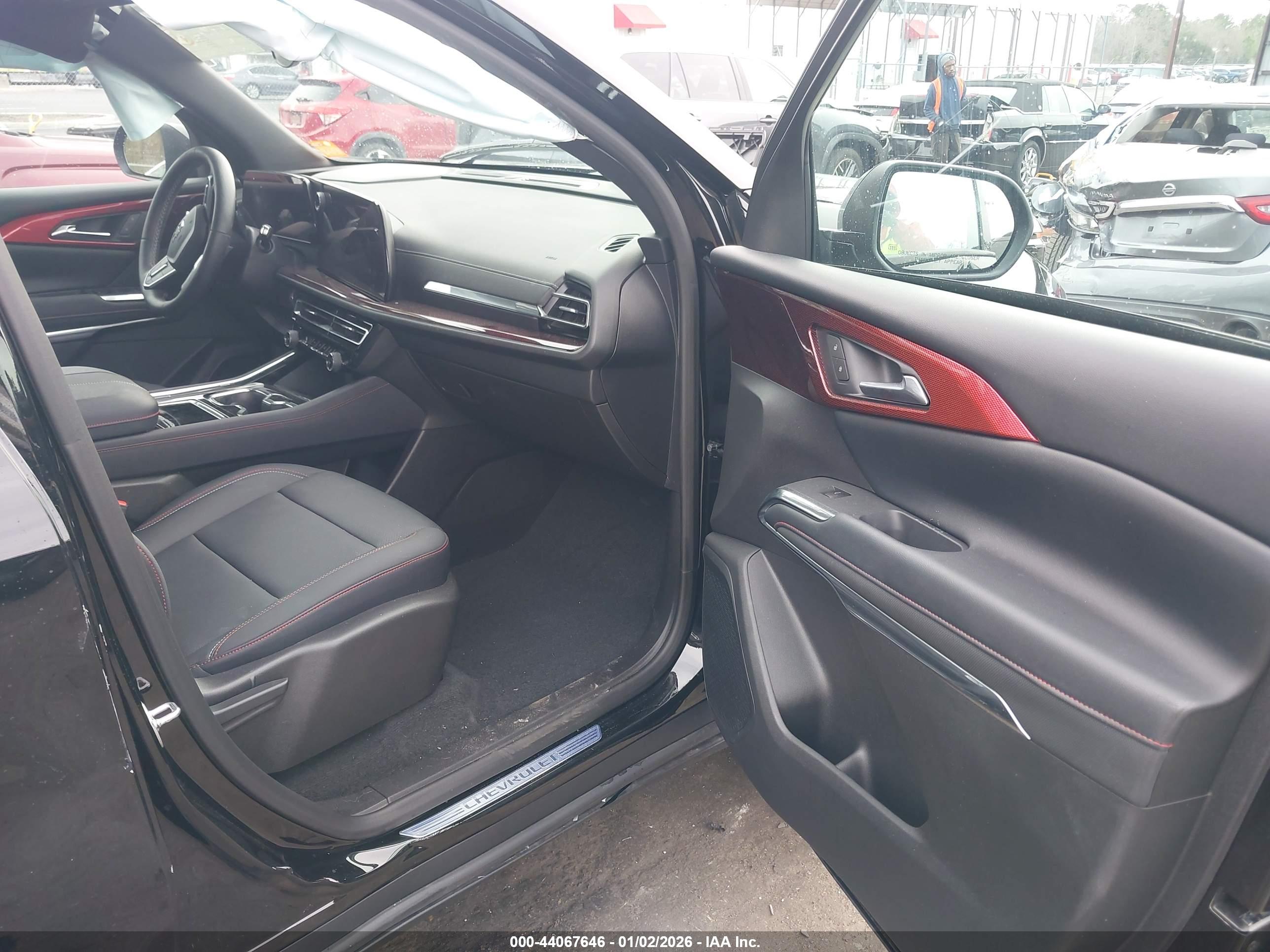 CHEVROLET TRAVERSE image 5