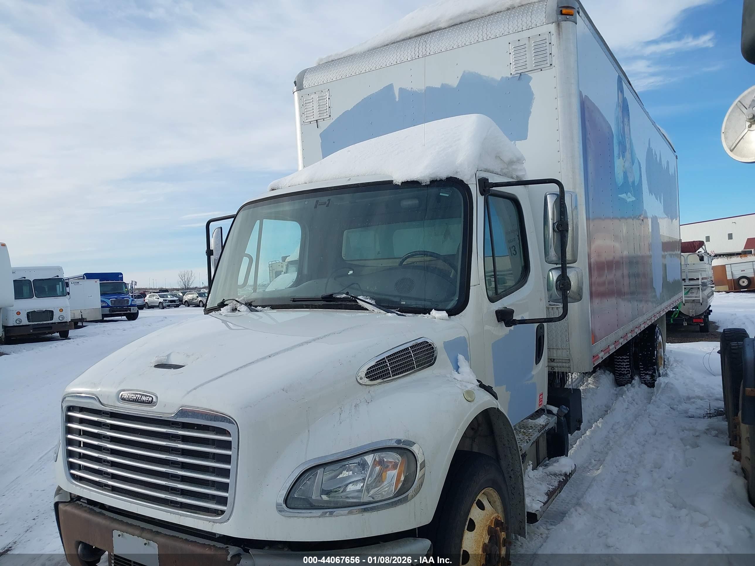 FREIGHTLINER M2 image 2