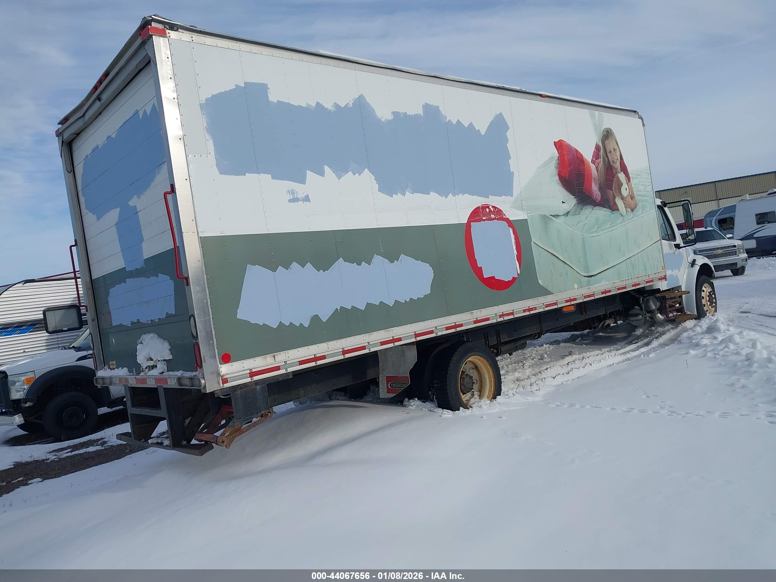 FREIGHTLINER M2 image 4