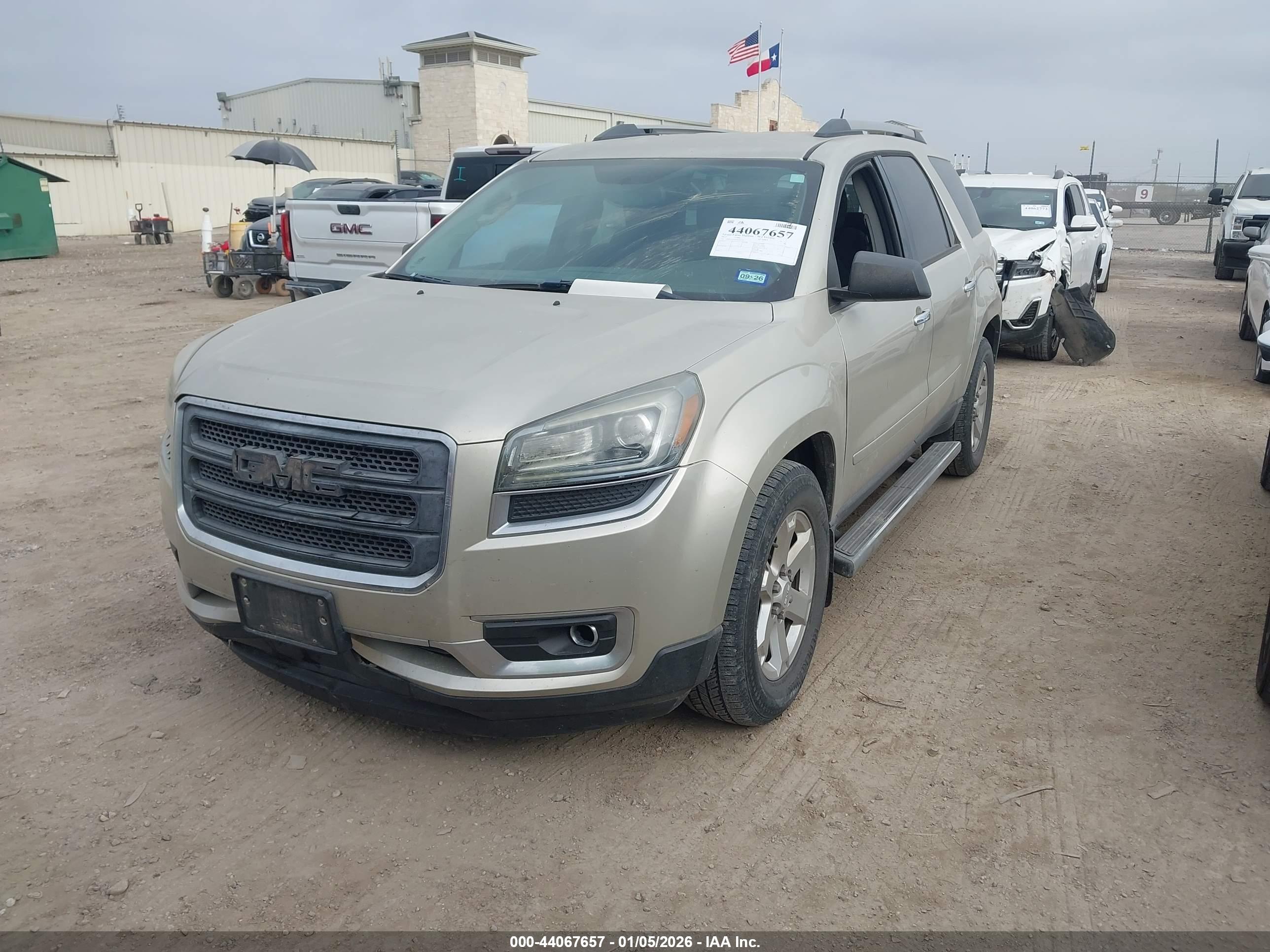 GMC ACADIA image 2