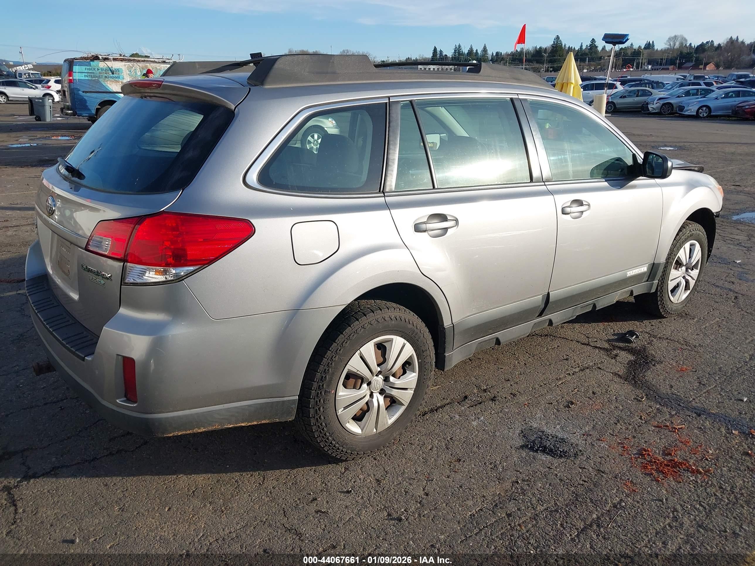 SUBARU OUTBACK image 4