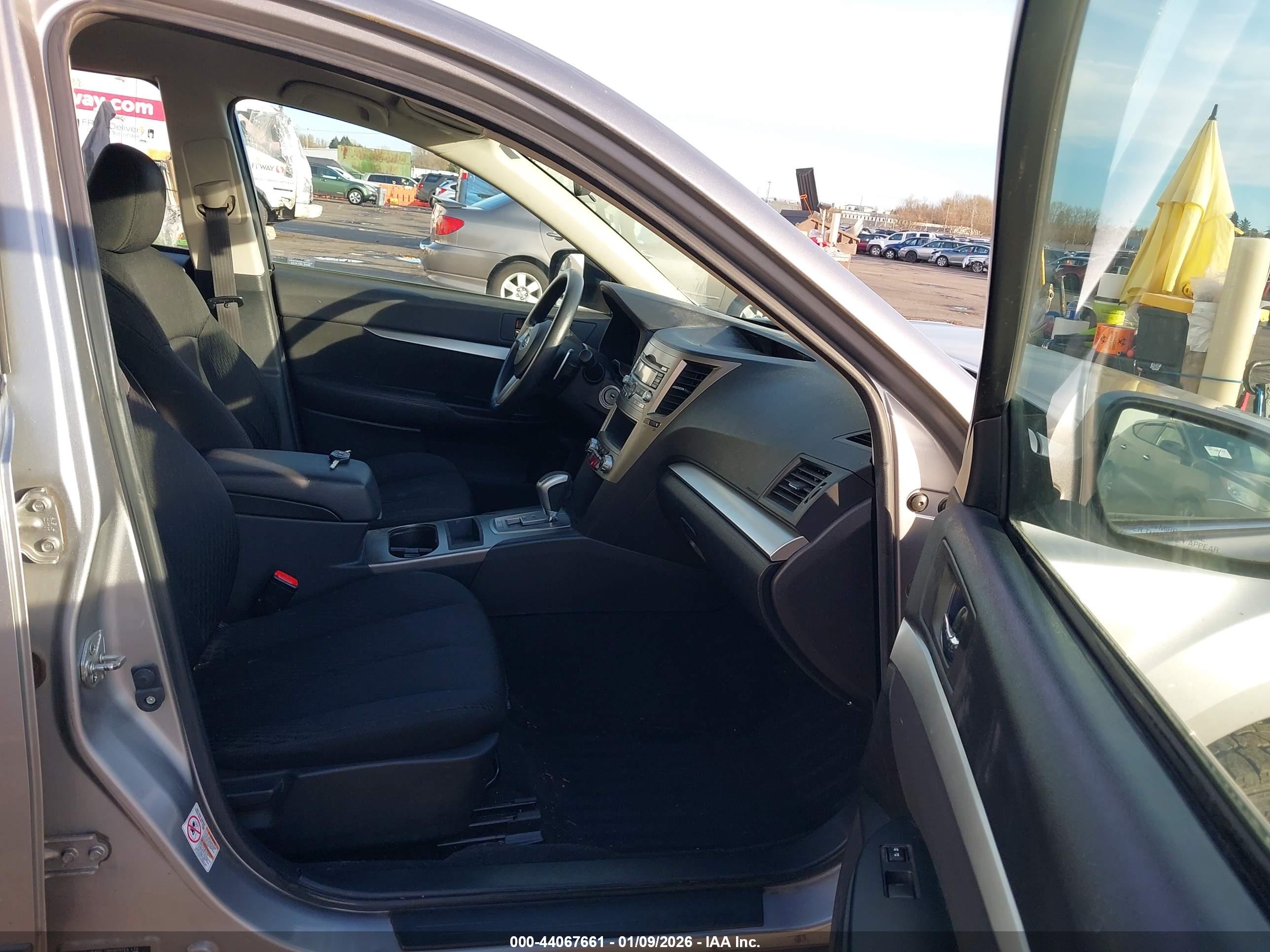 SUBARU OUTBACK image 5