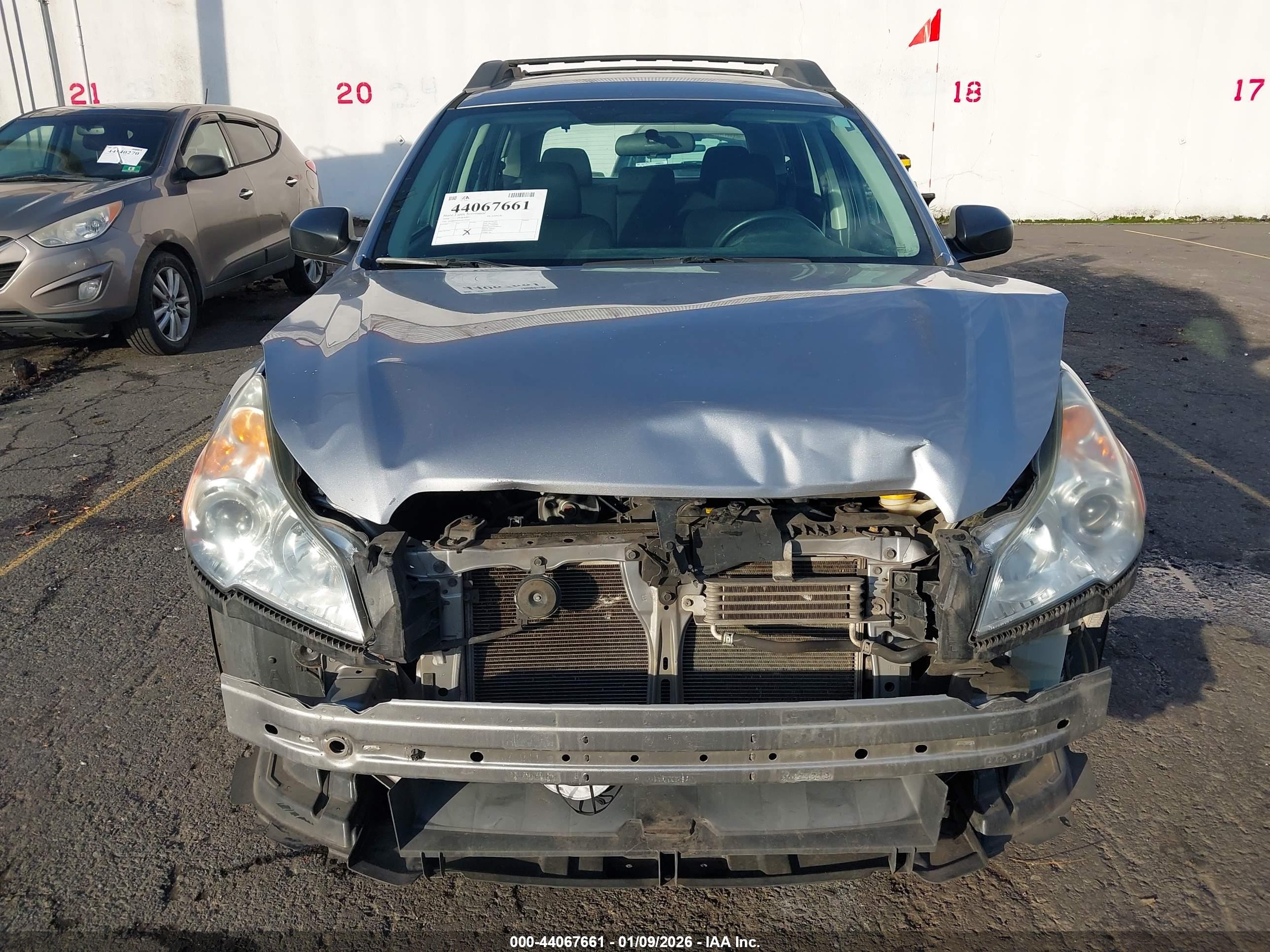 SUBARU OUTBACK image 6