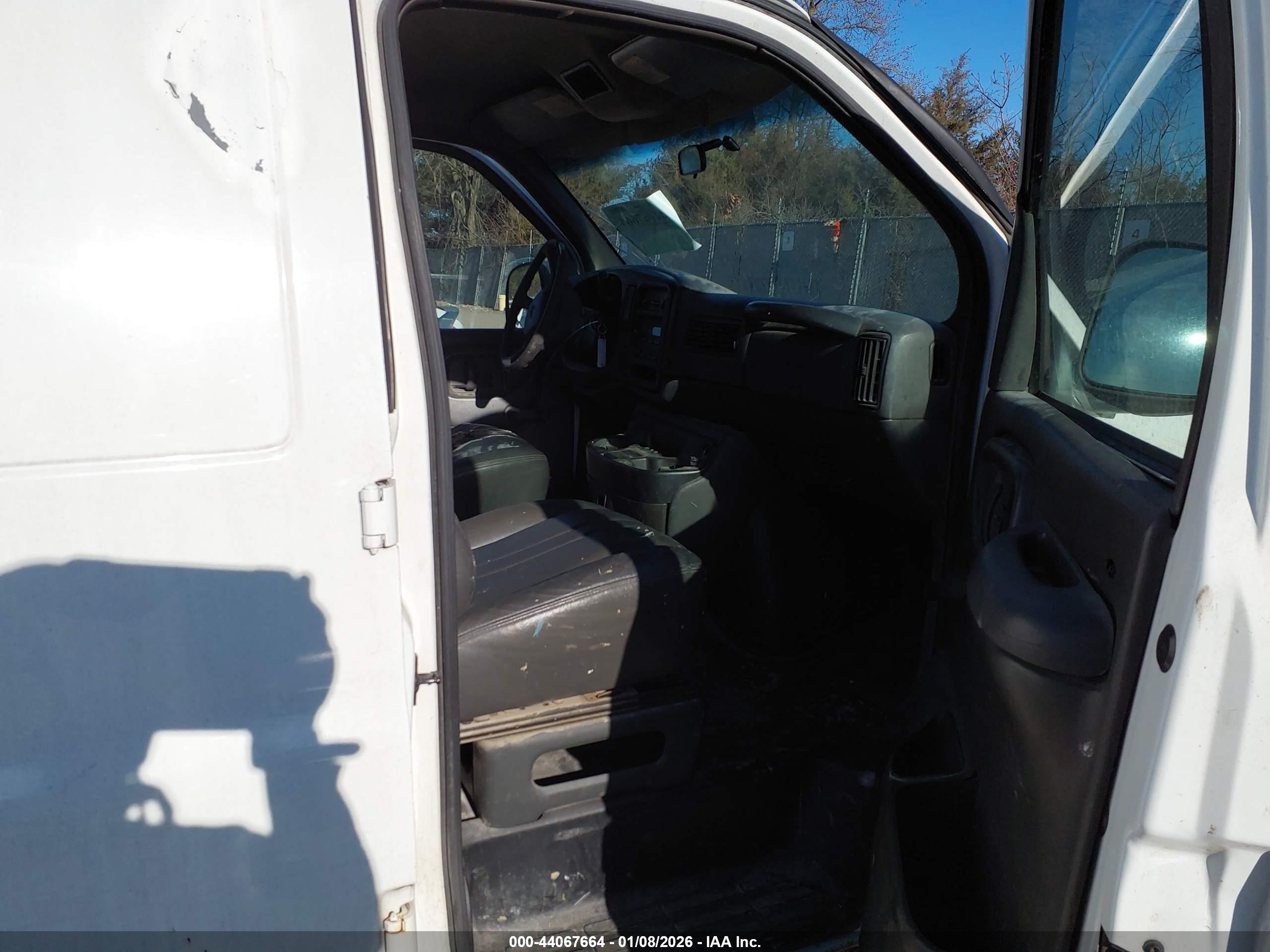 CHEVROLET EXPRESS image 5