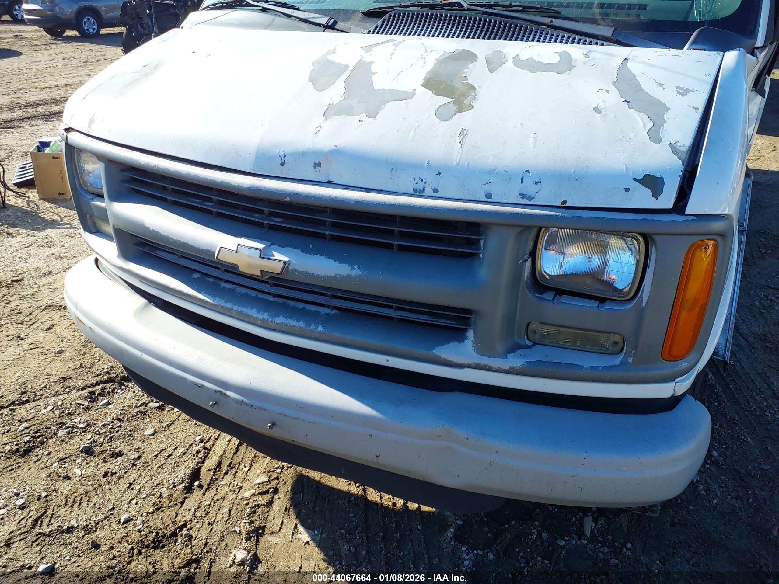 CHEVROLET EXPRESS image 6
