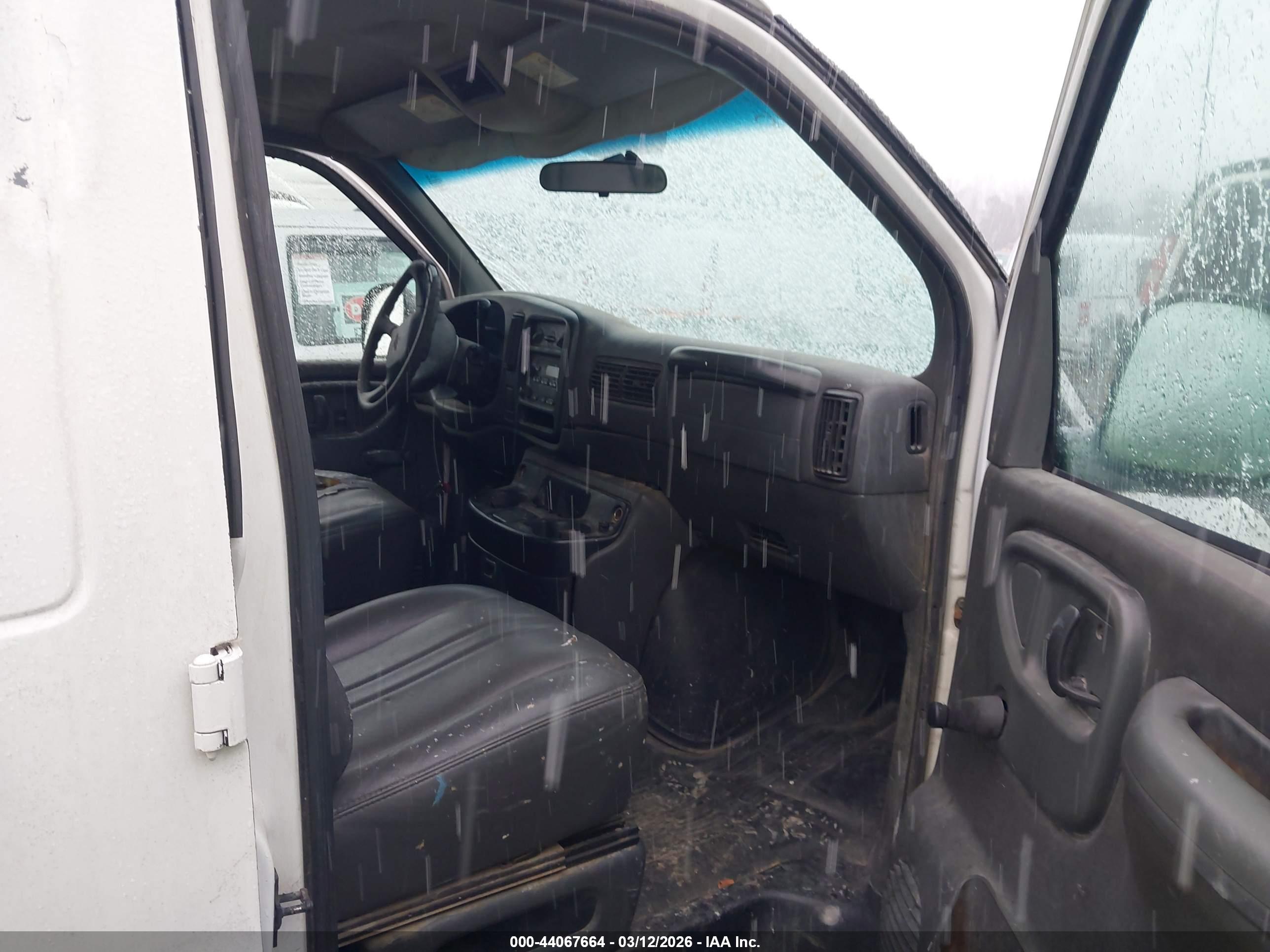 CHEVROLET EXPRESS image 8