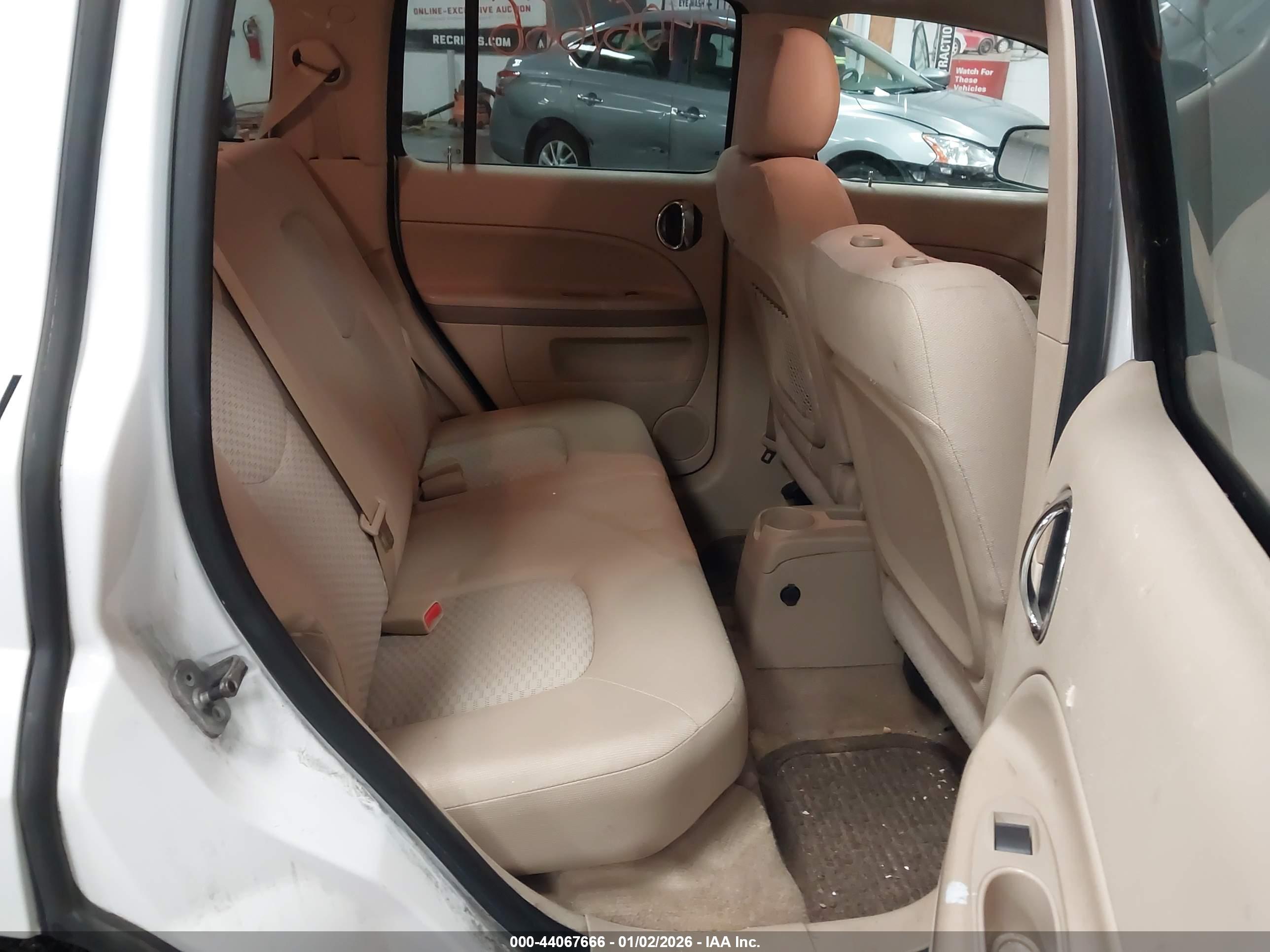 CHEVROLET HHR image 8