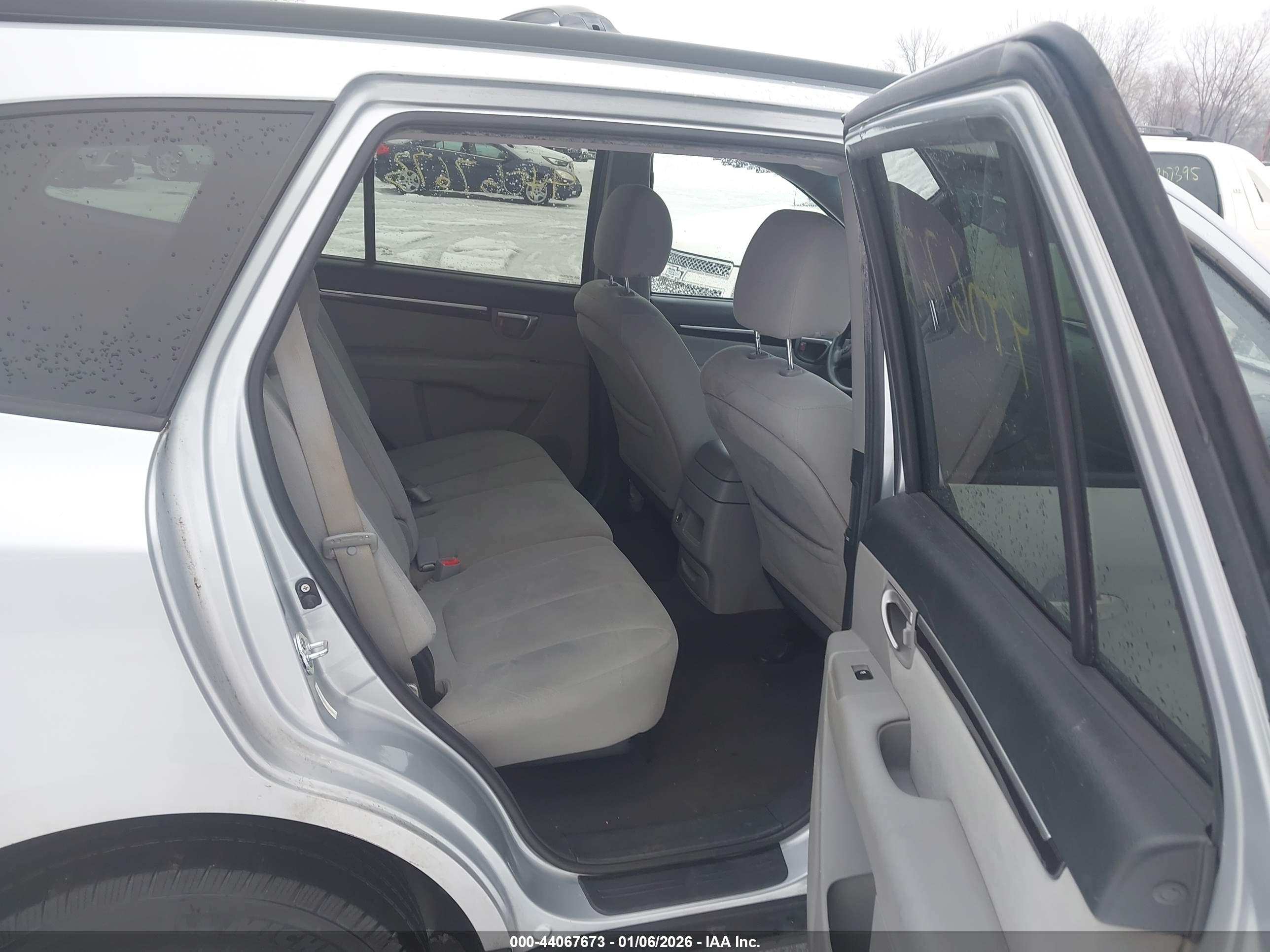HYUNDAI SANTA image 8