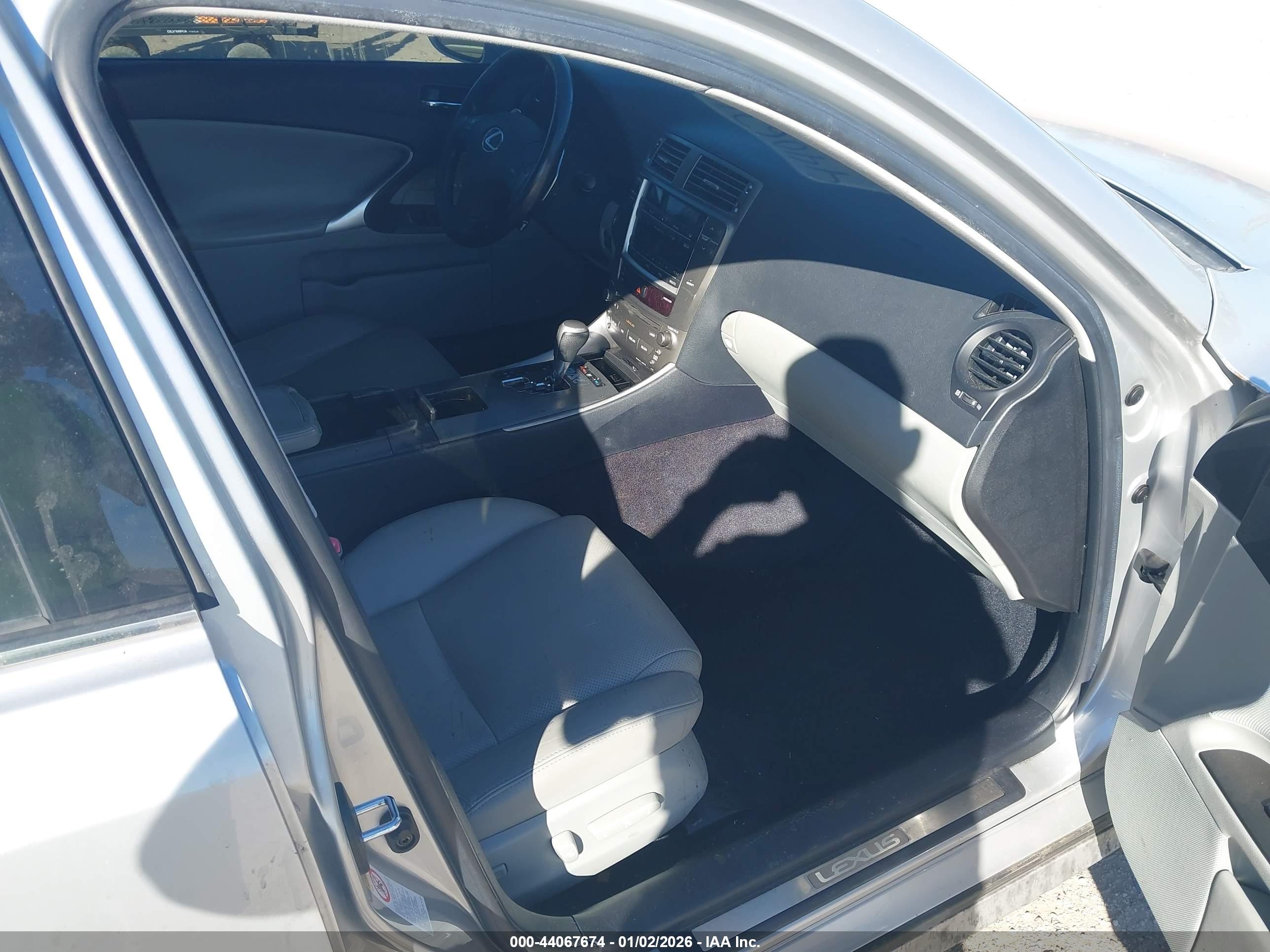 LEXUS IS image 5