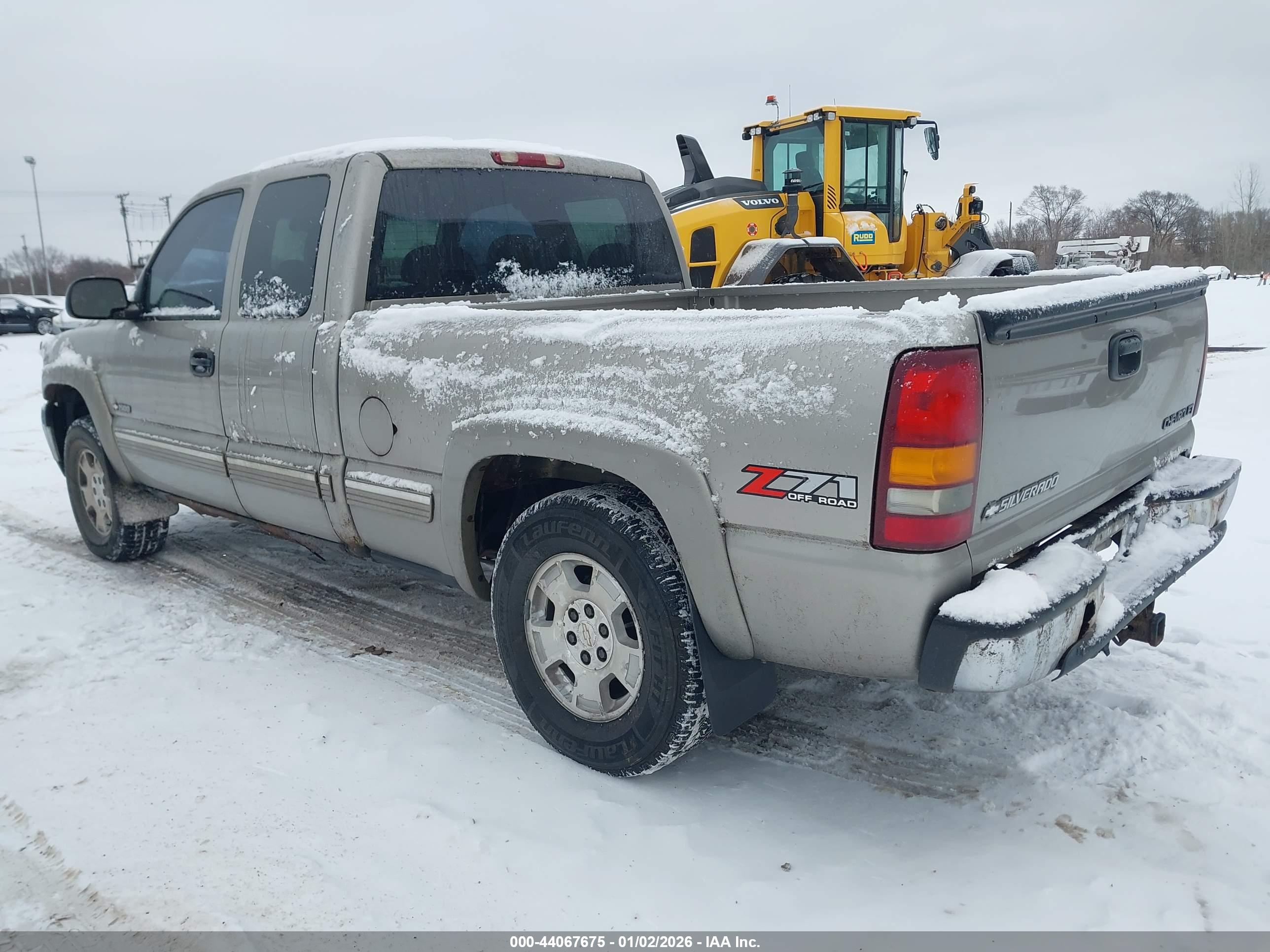 CHEVROLET SILVERADO image 3