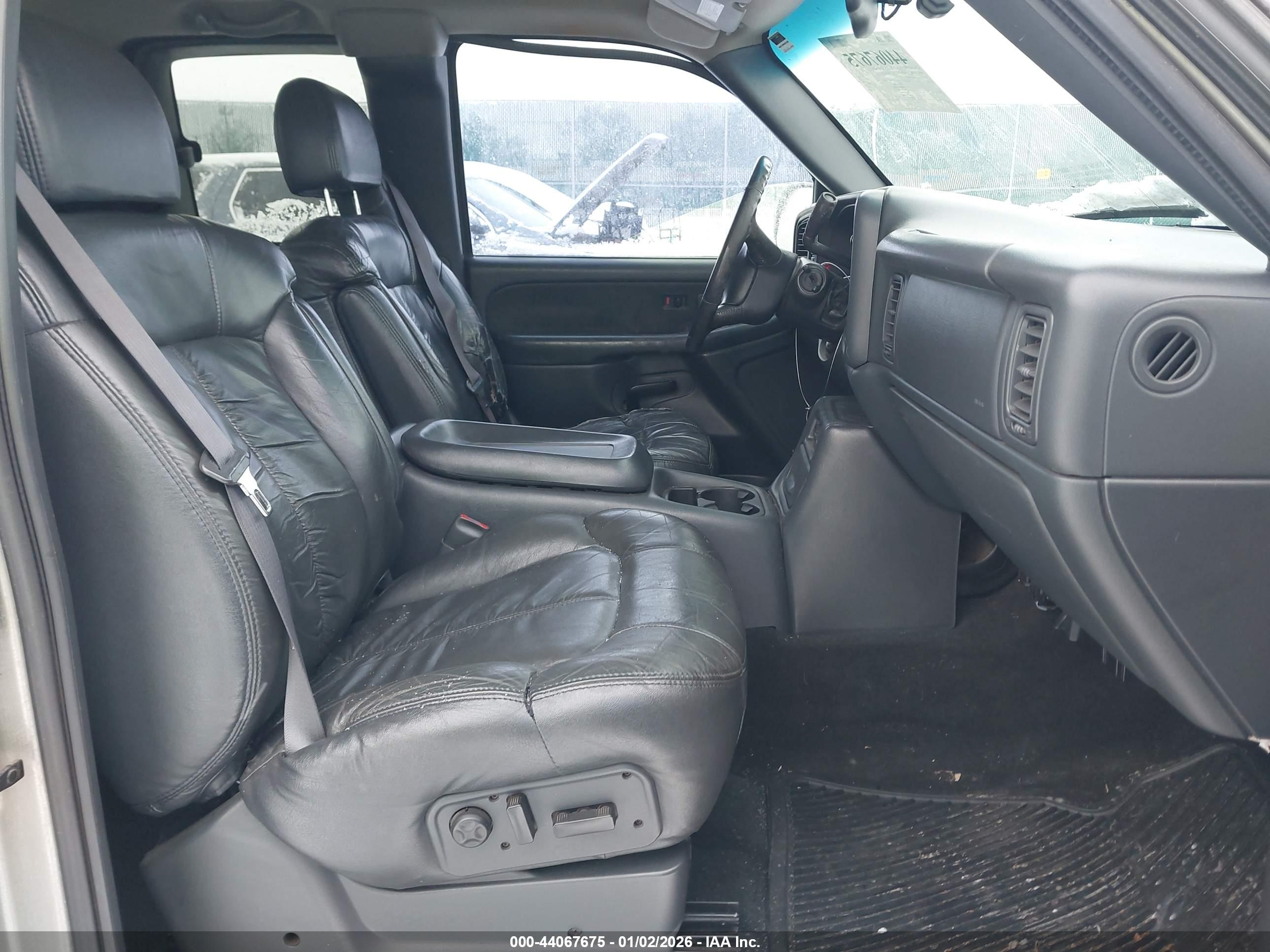 CHEVROLET SILVERADO image 5