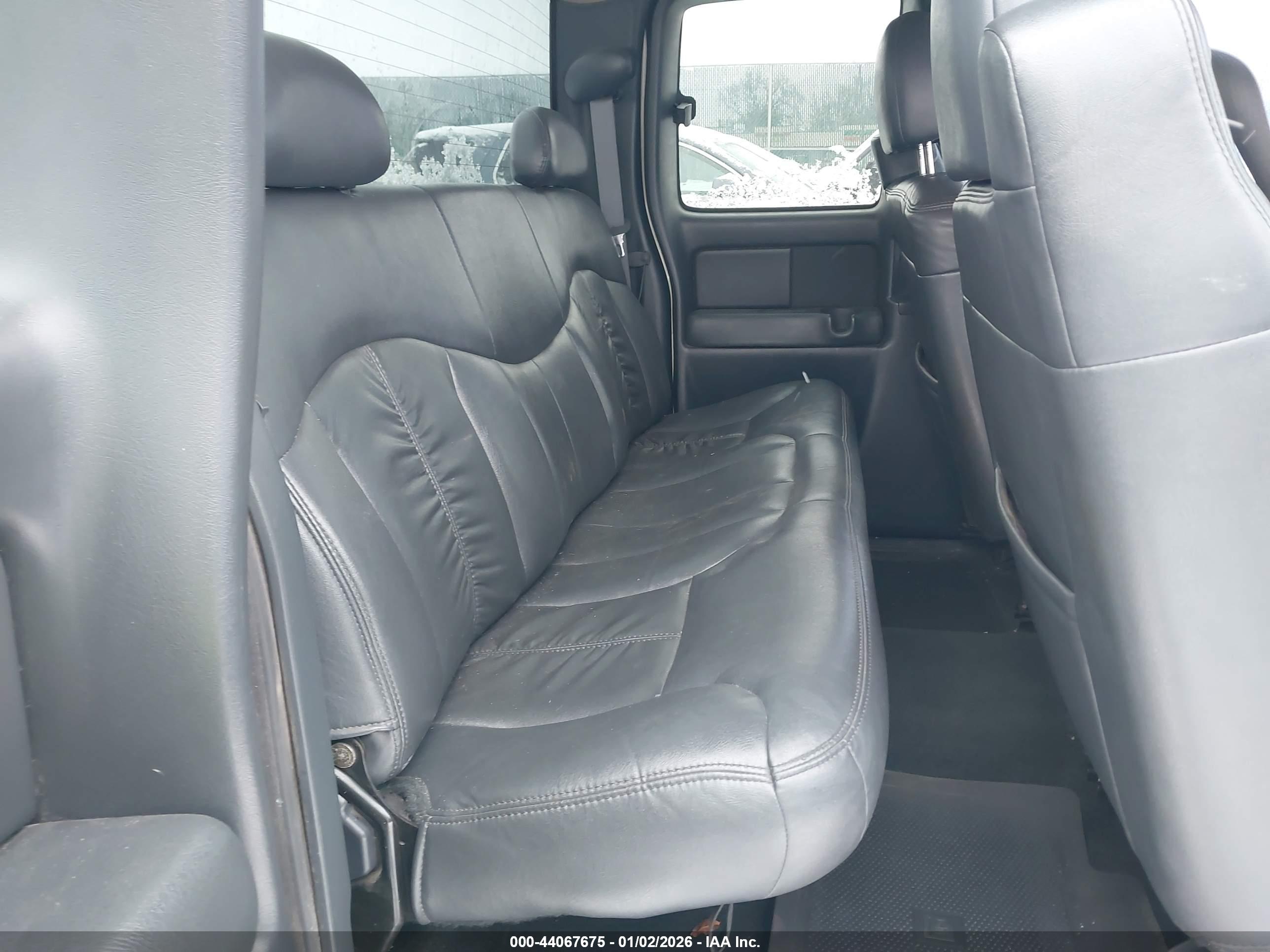 CHEVROLET SILVERADO image 8