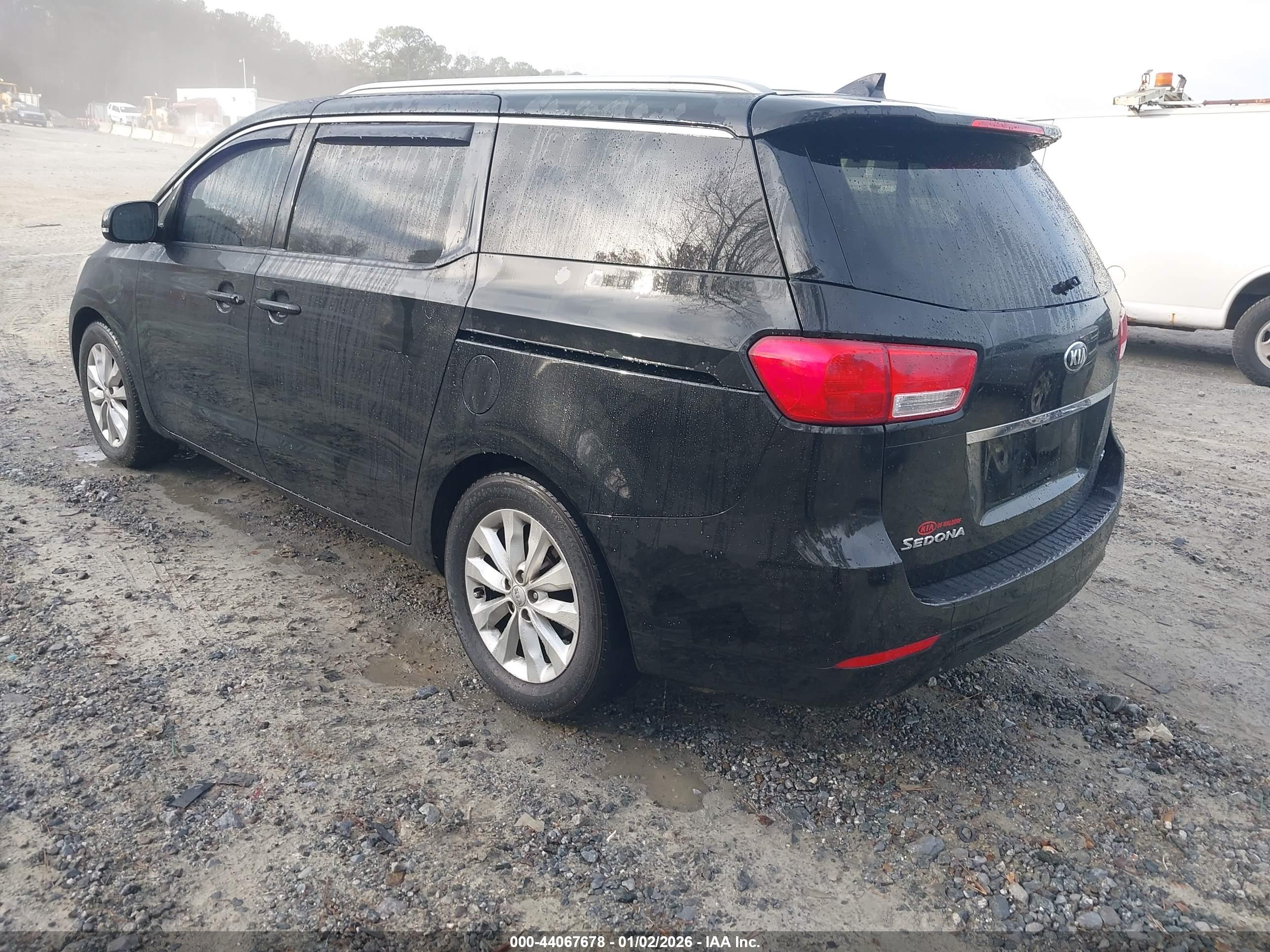 KIA SEDONA image 3