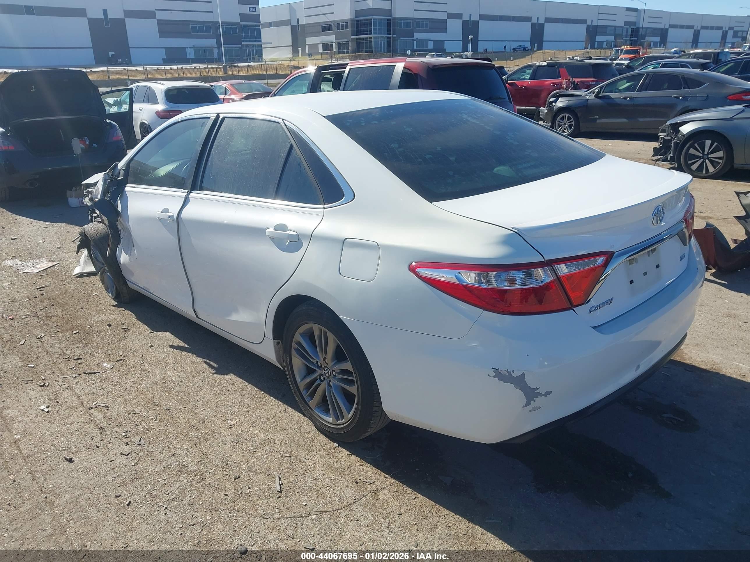 TOYOTA CAMRY image 3