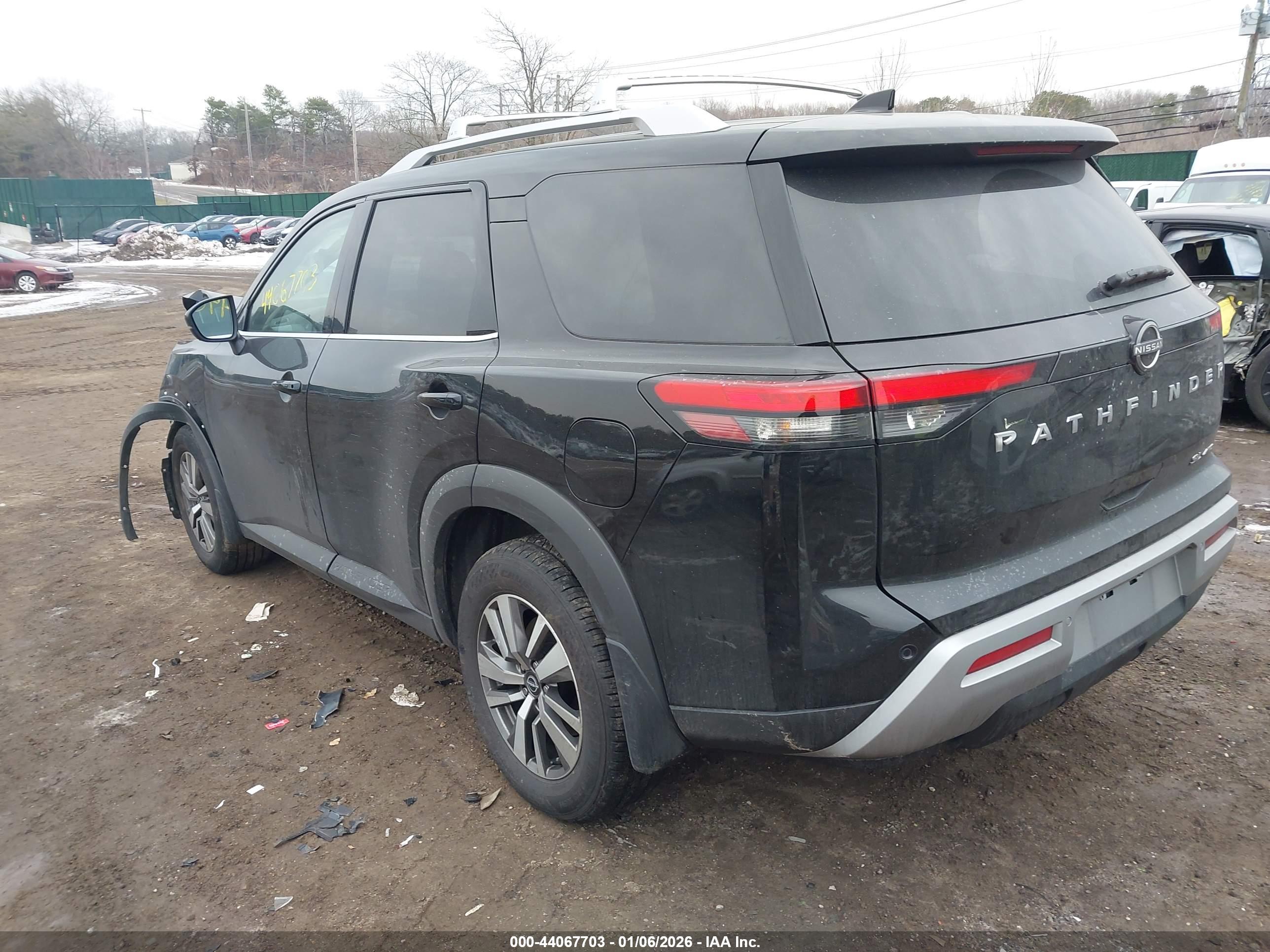 NISSAN PATHFINDER image 3