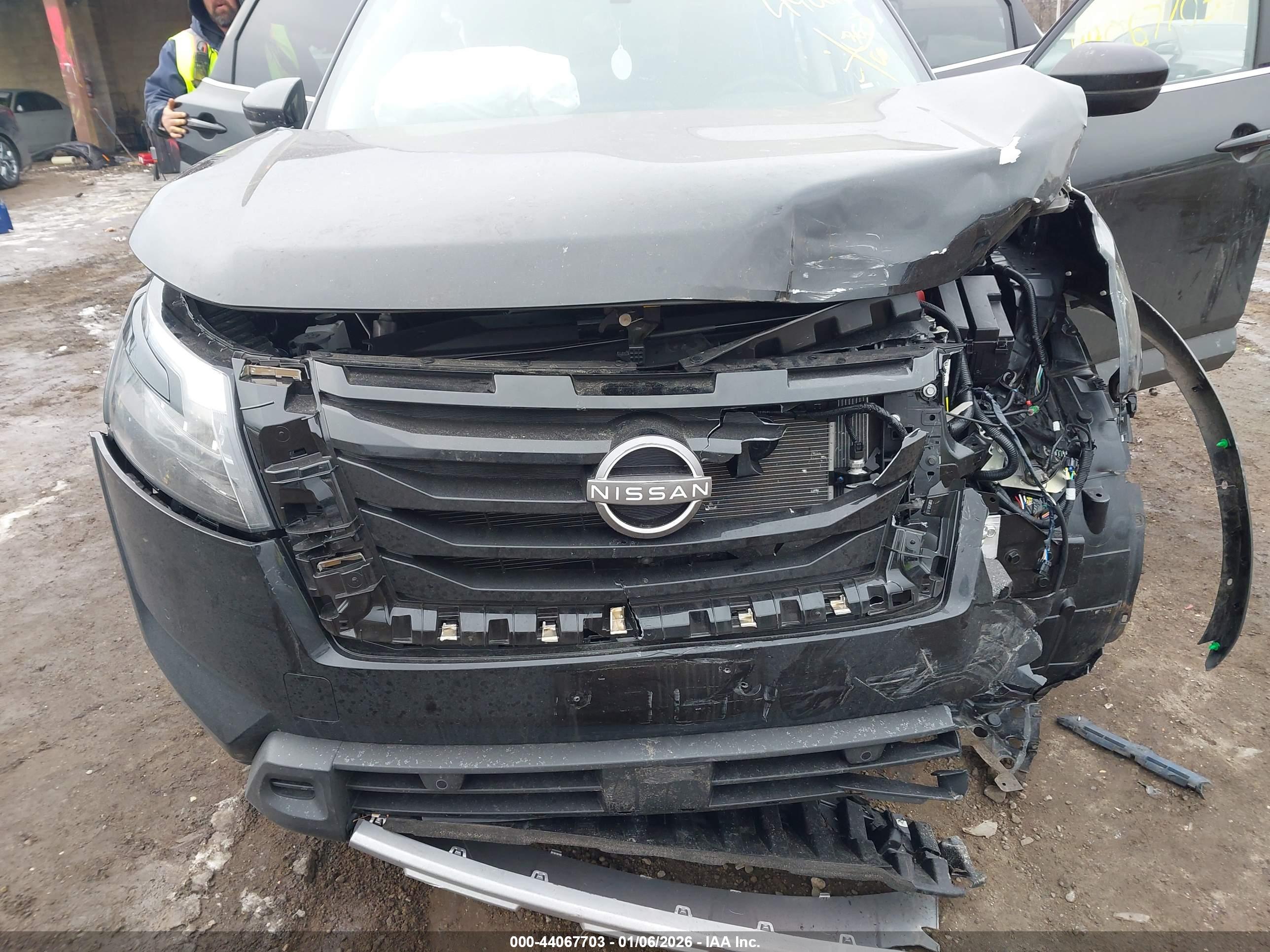 NISSAN PATHFINDER image 6
