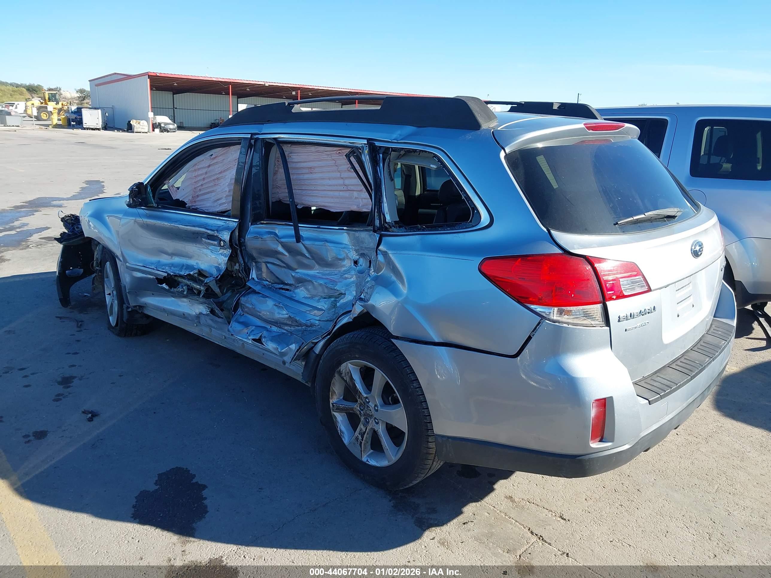 SUBARU OUTBACK image 3