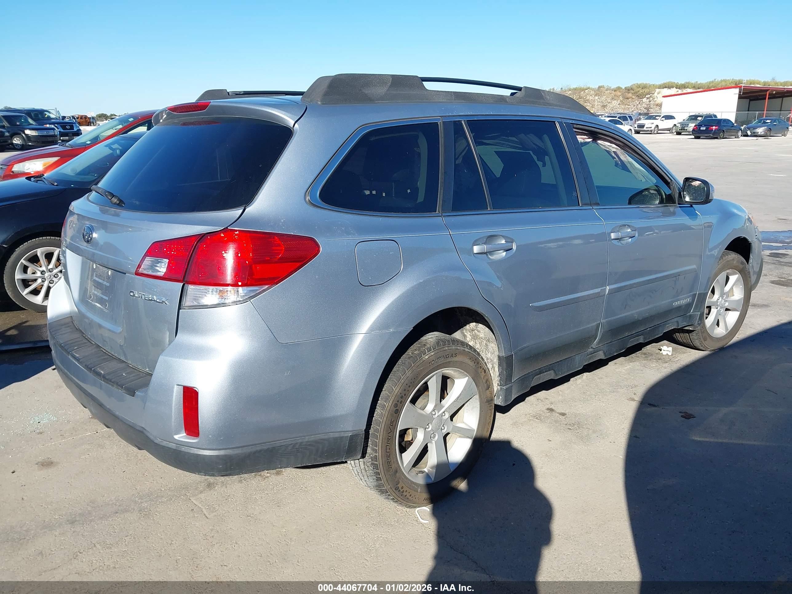 SUBARU OUTBACK image 4