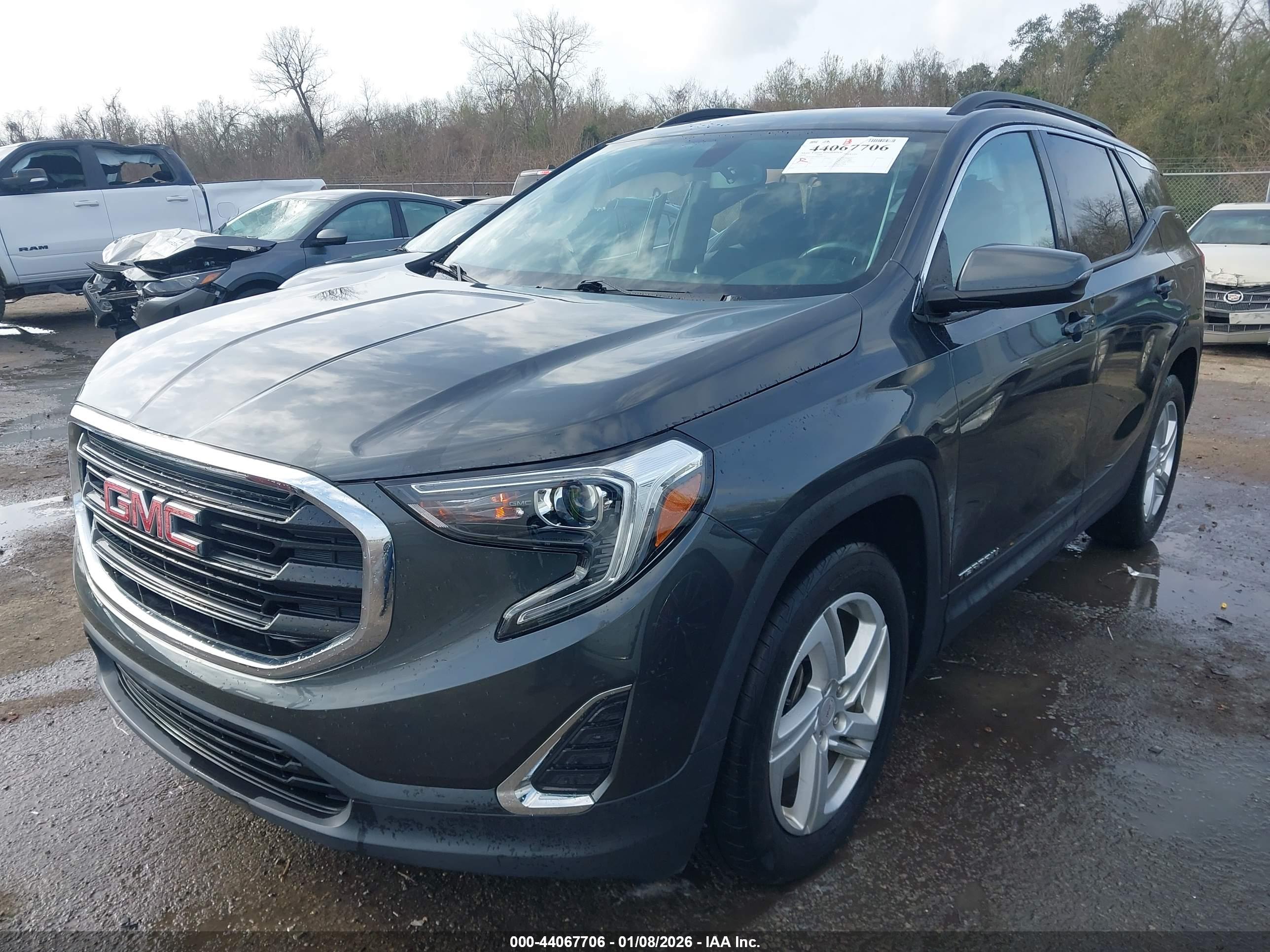 GMC TERRAIN image 2