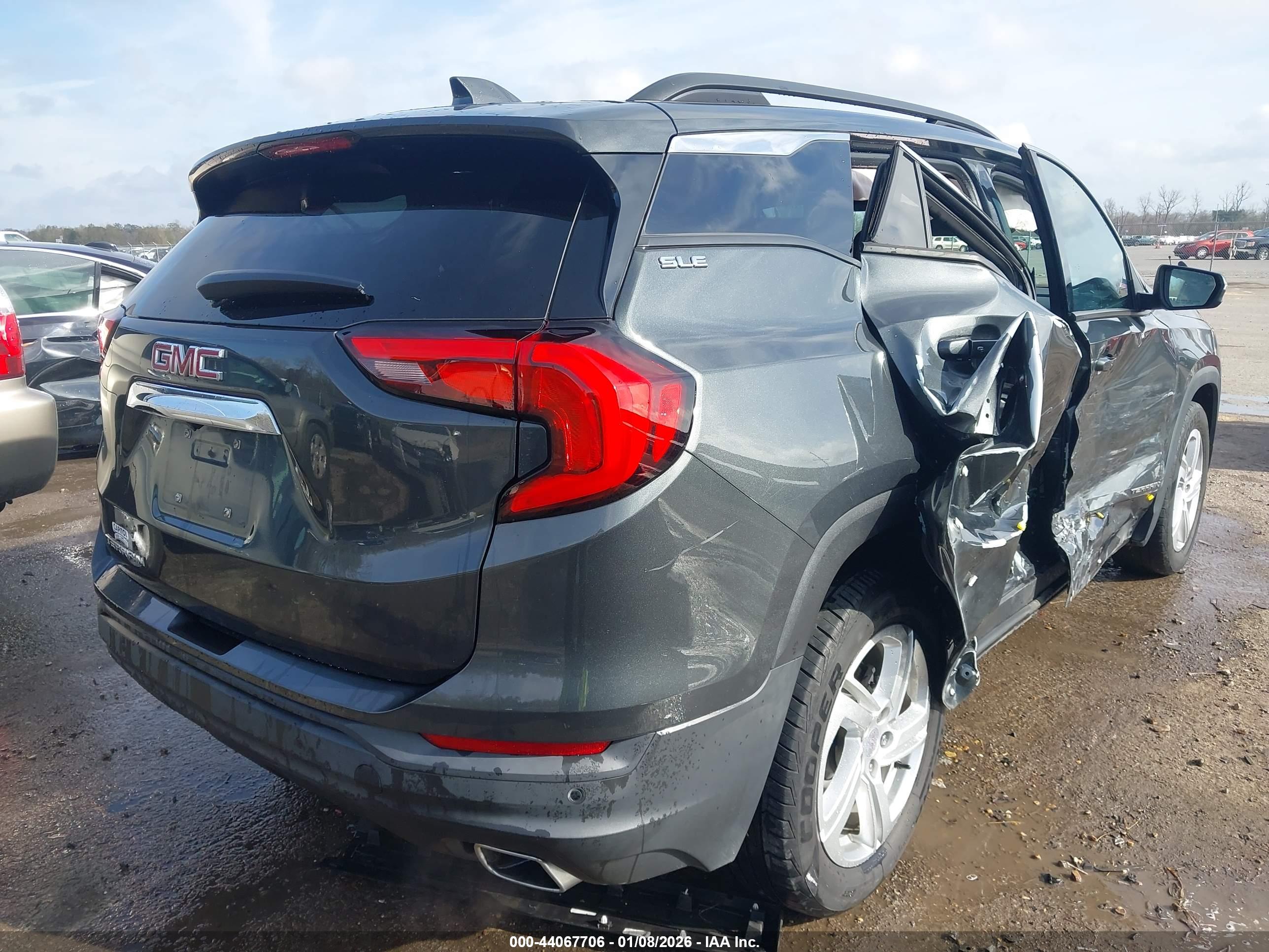 GMC TERRAIN image 4
