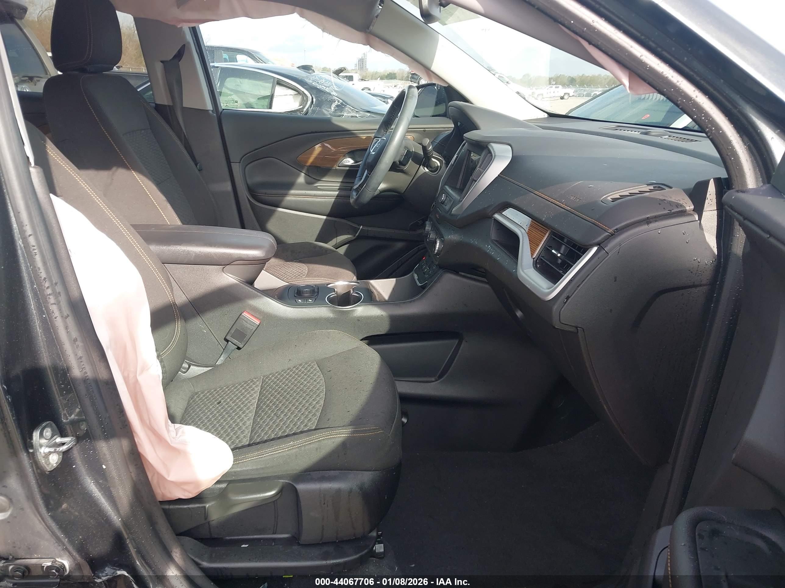 GMC TERRAIN image 5