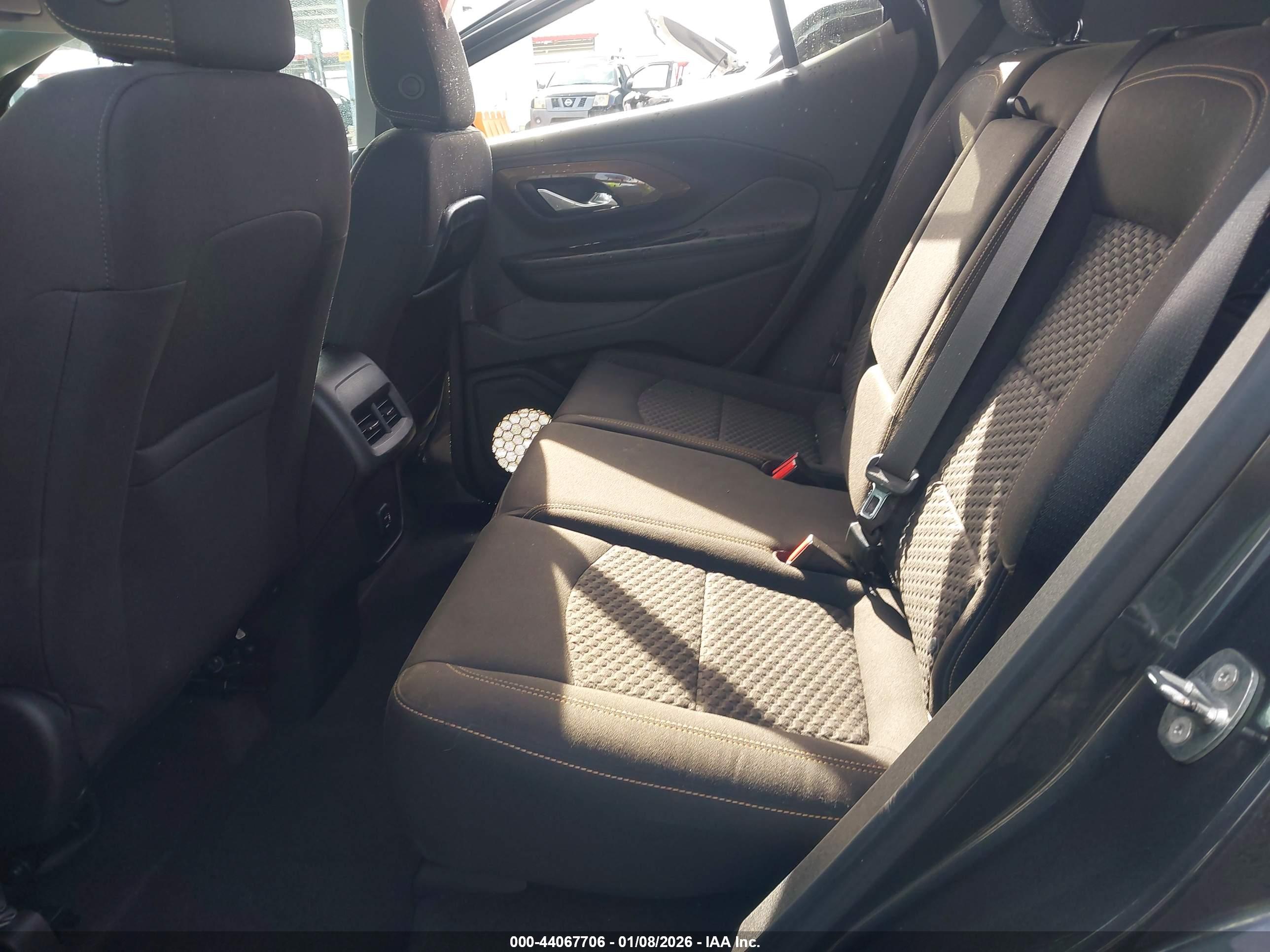 GMC TERRAIN image 8