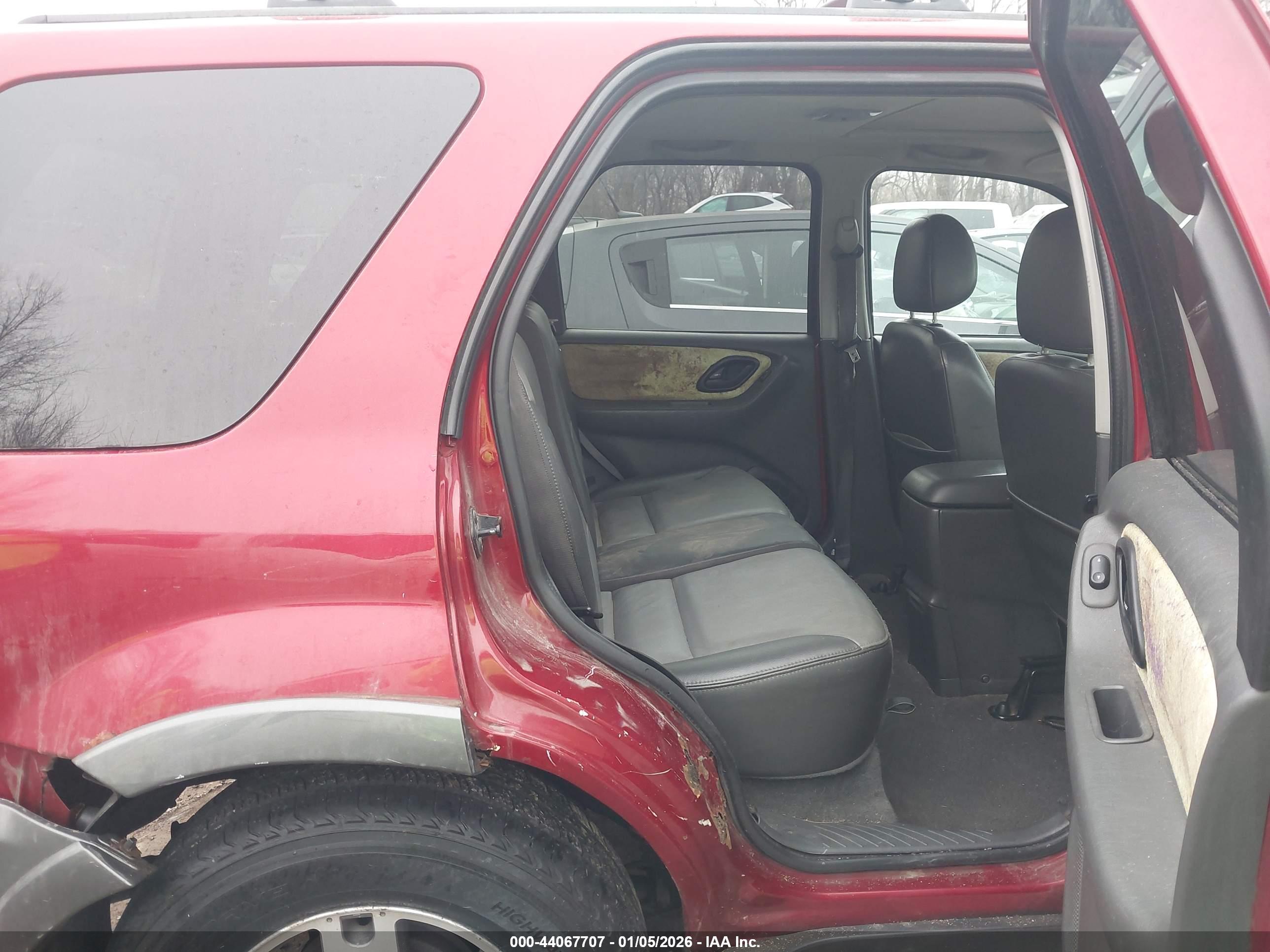 FORD ESCAPE image 8