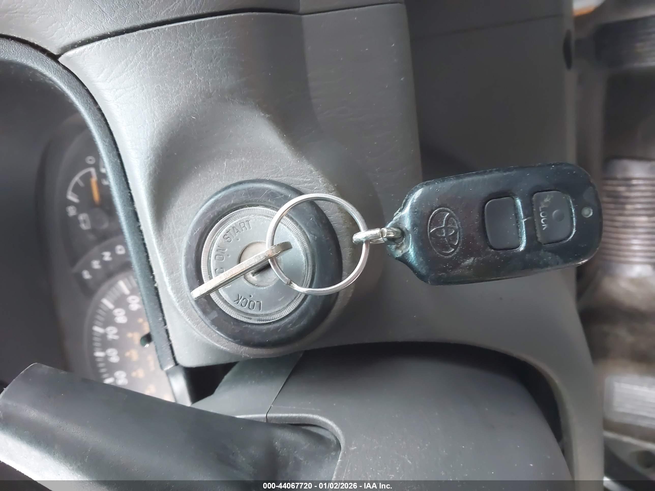 TOYOTA TUNDRA image 11