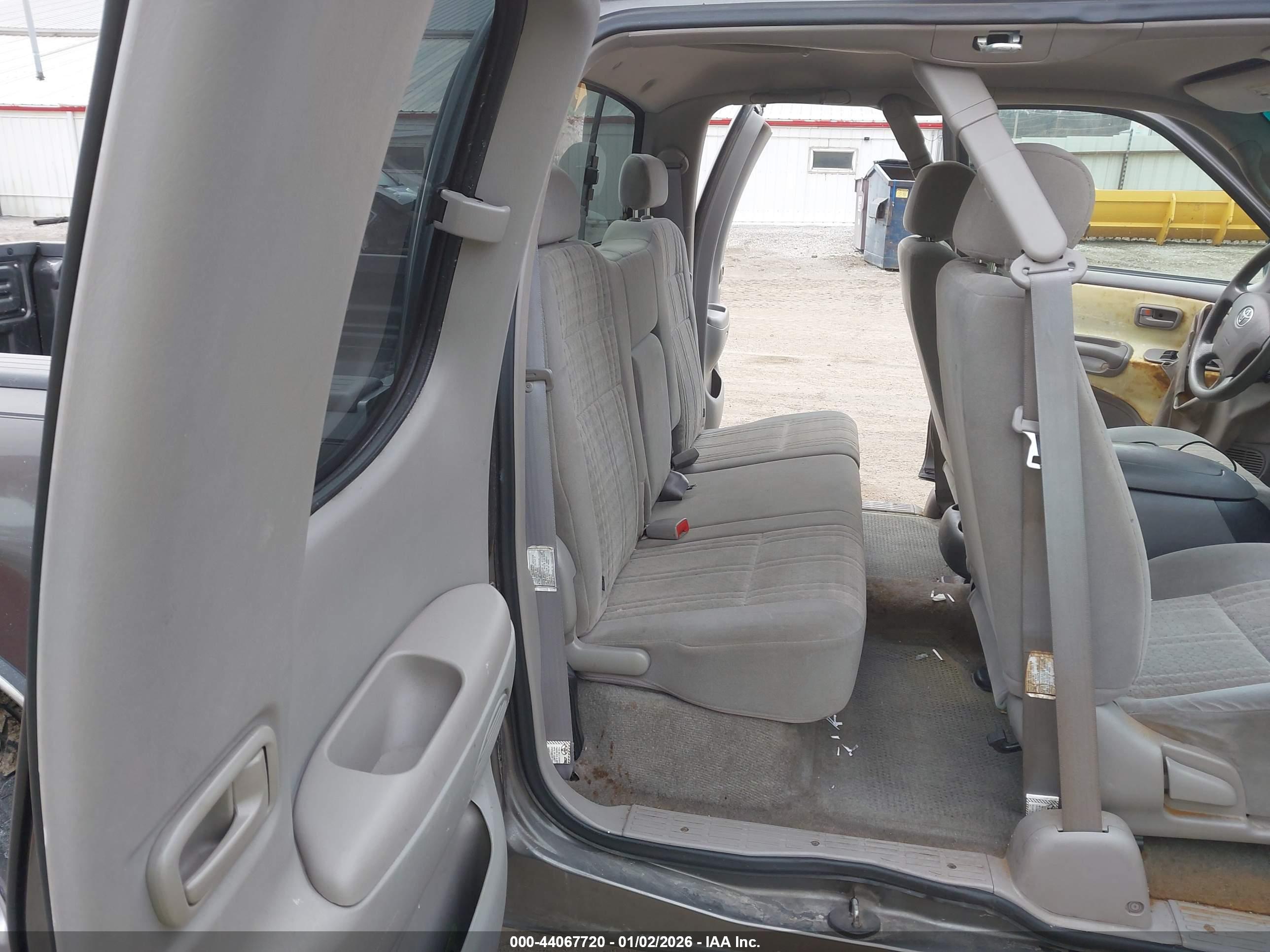 TOYOTA TUNDRA image 8