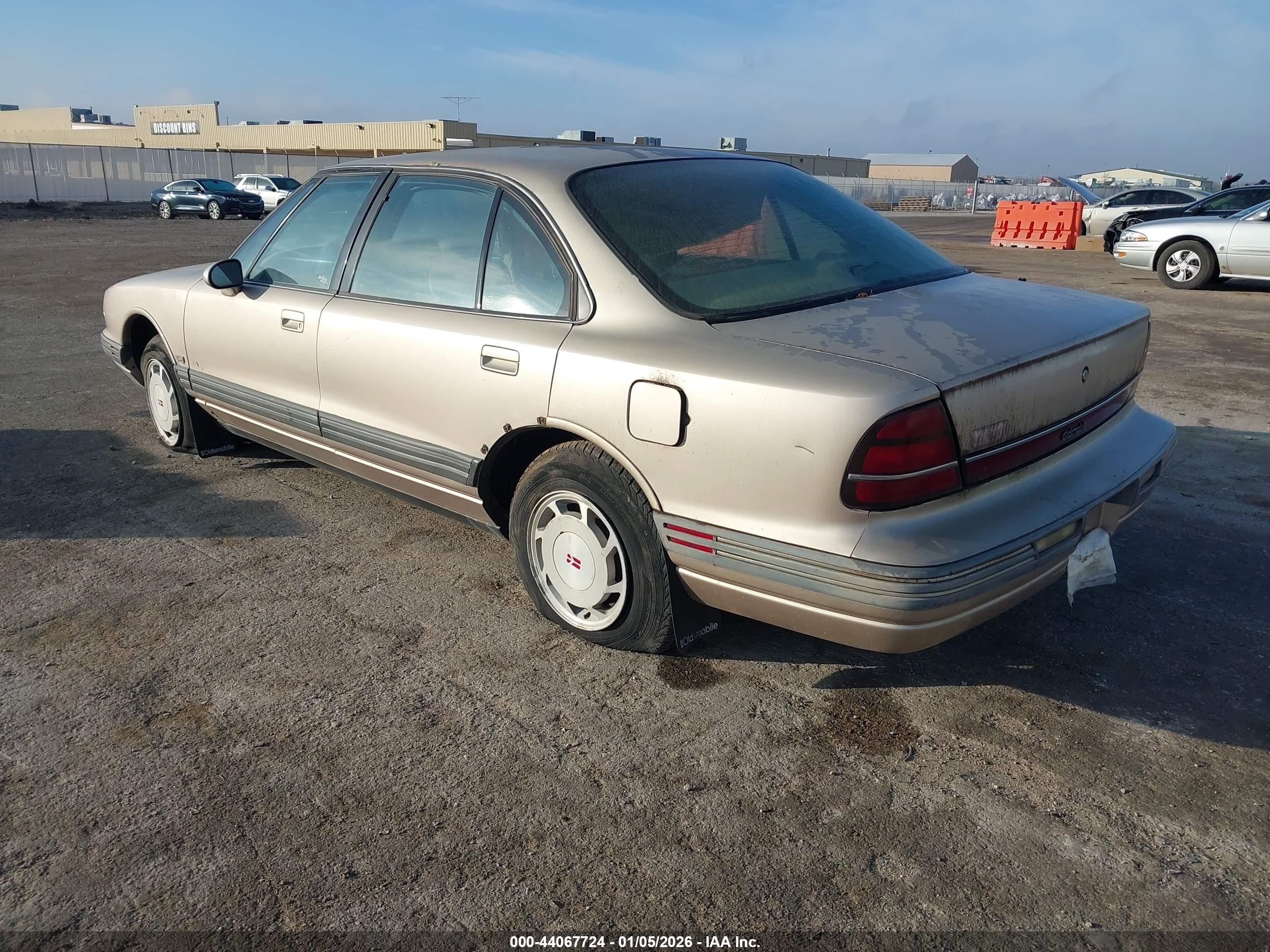 OLDSMOBILE 88 image 3