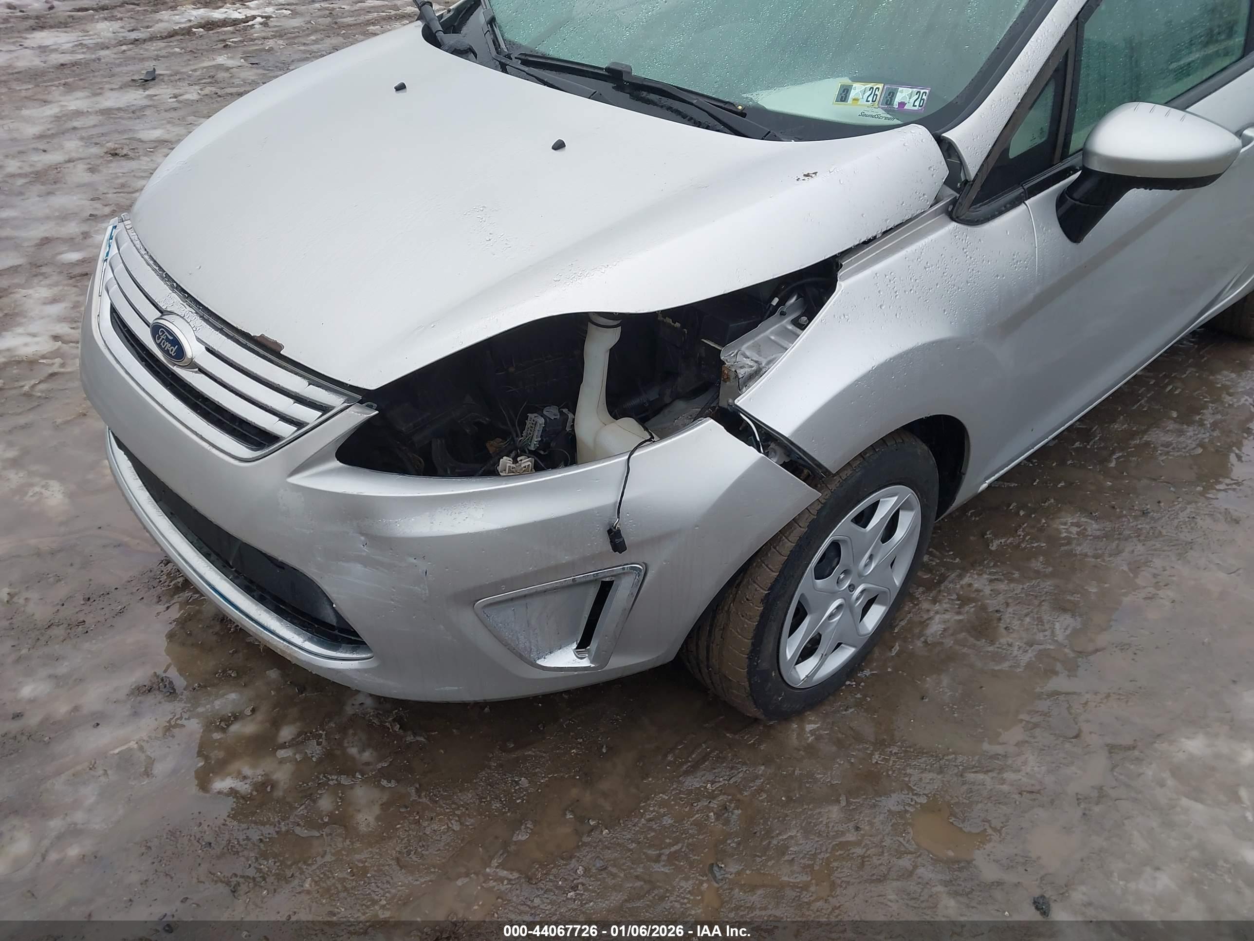 FORD FIESTA image 6