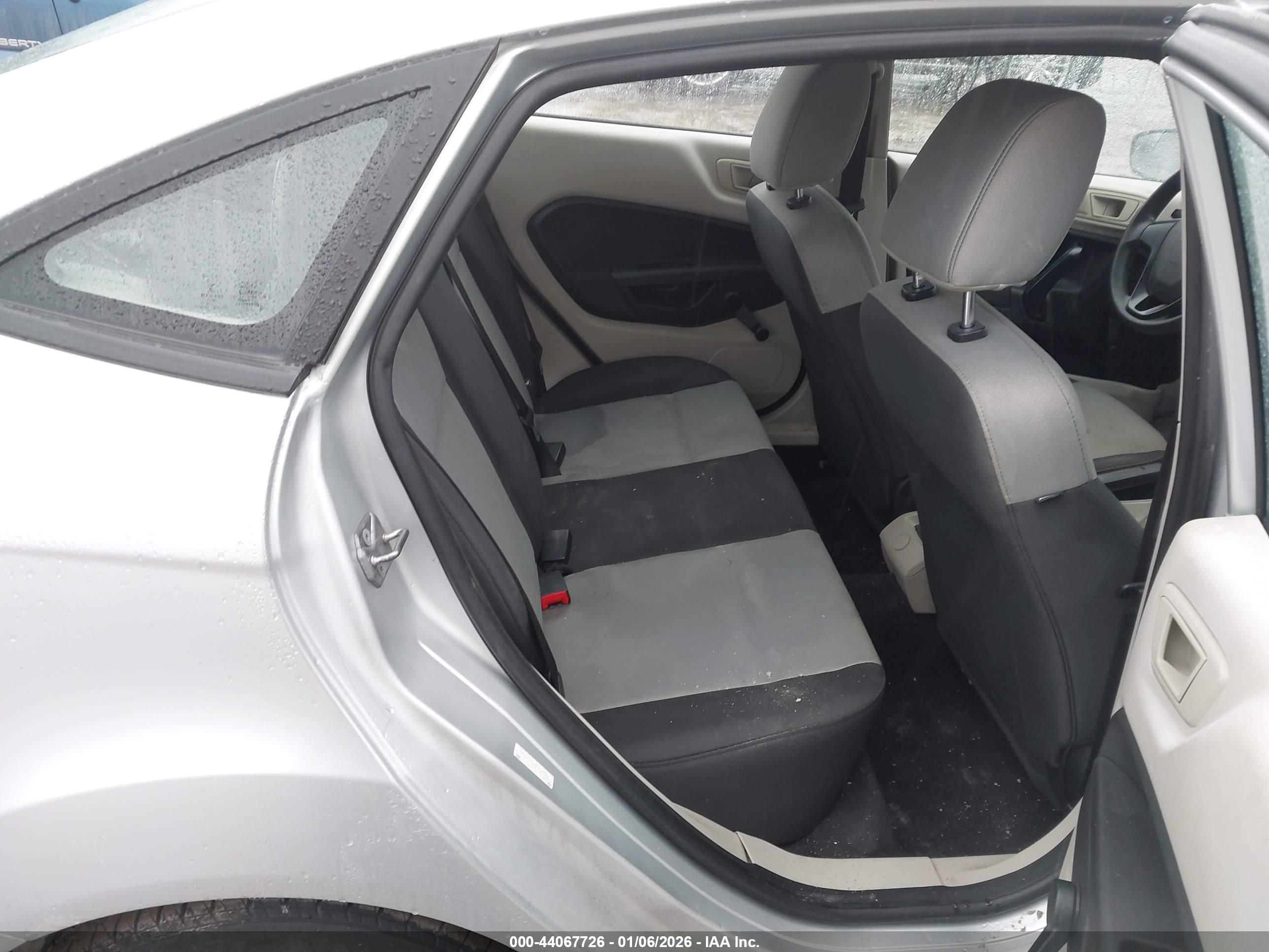FORD FIESTA image 8