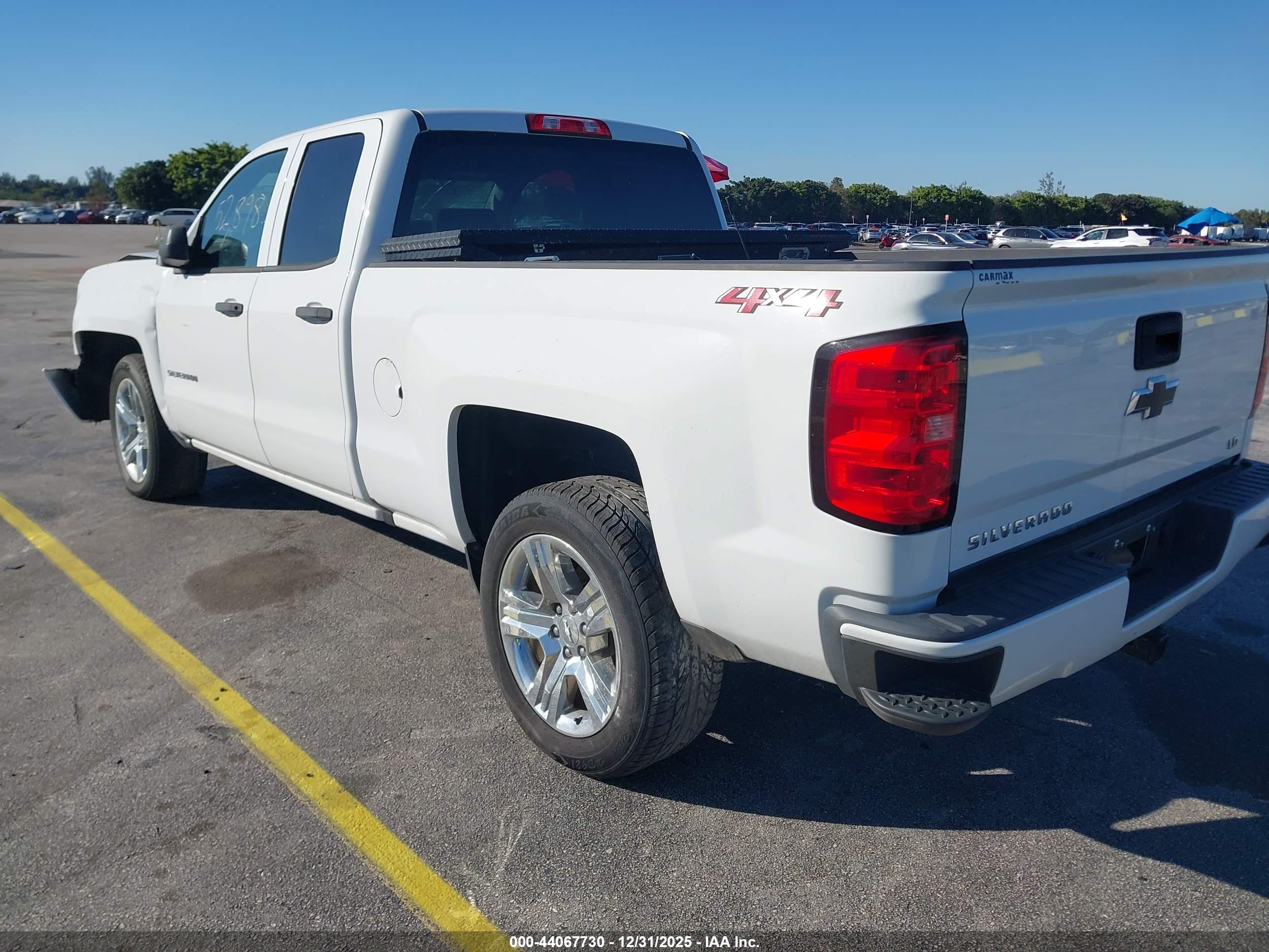 CHEVROLET SILVERADO image 3