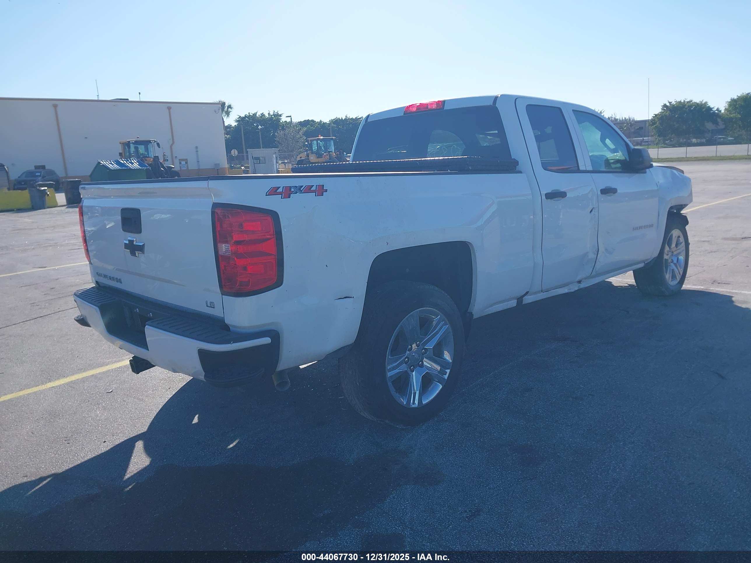 CHEVROLET SILVERADO image 4