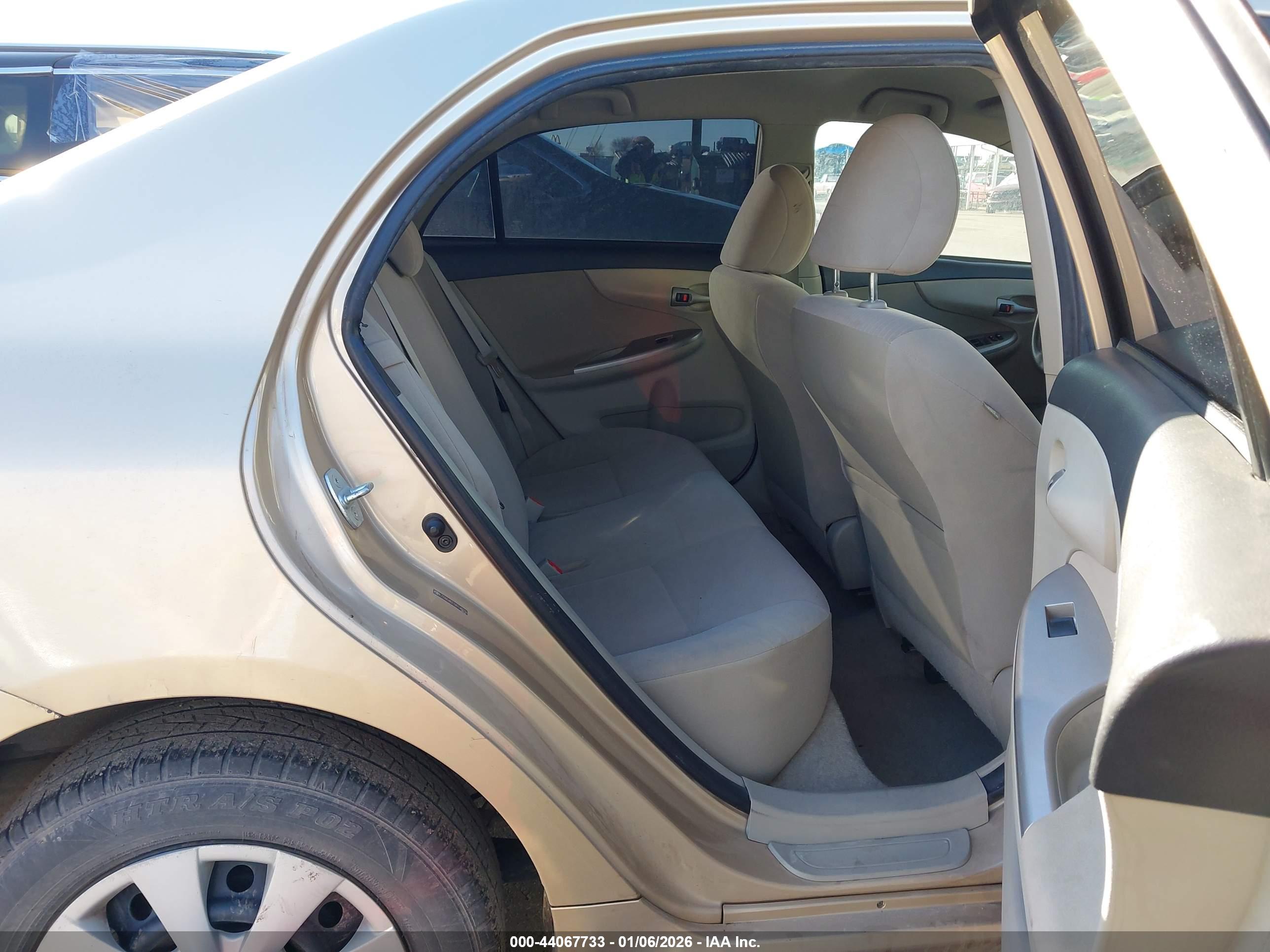 TOYOTA COROLLA image 8