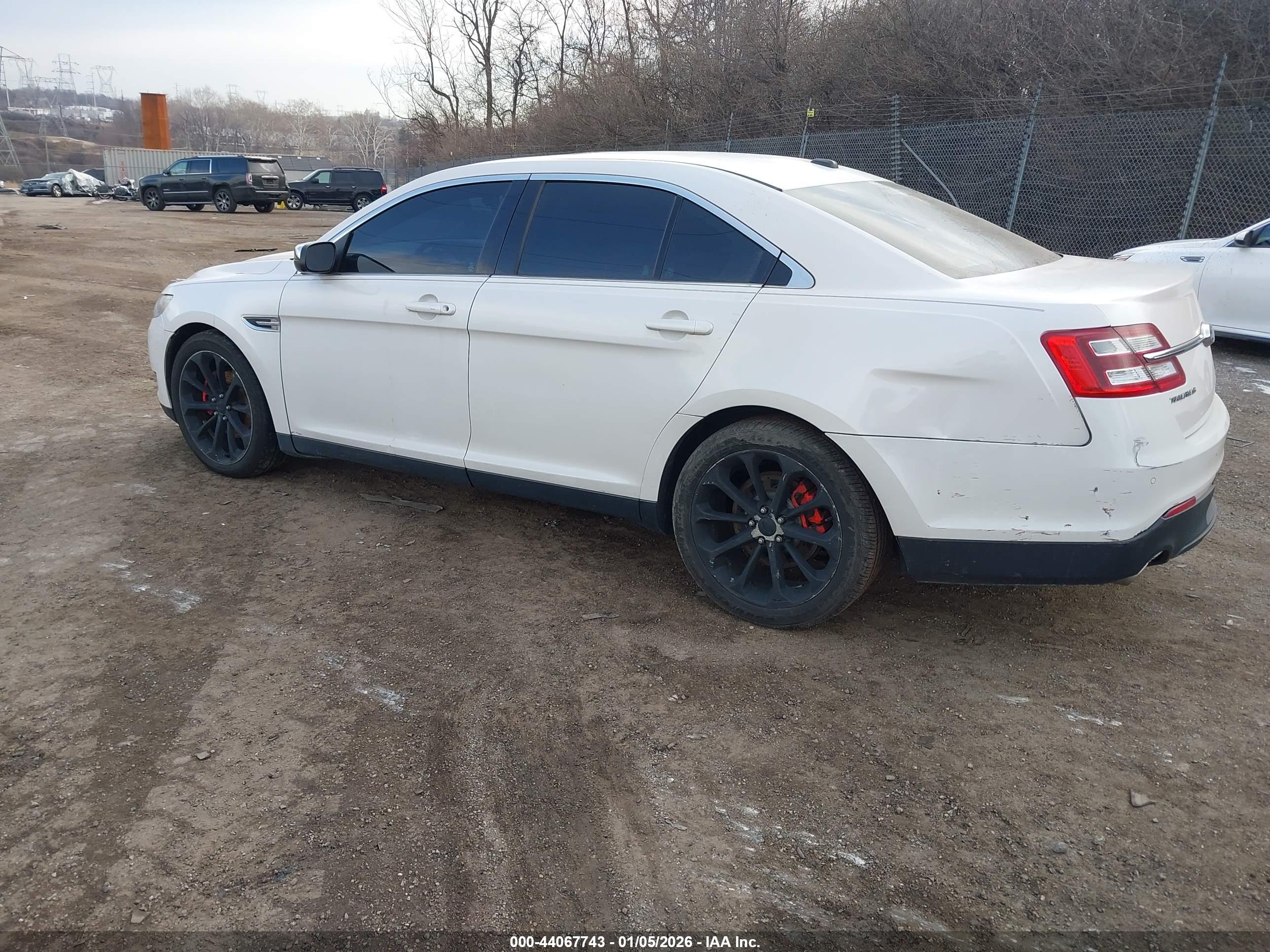 FORD TAURUS image 3