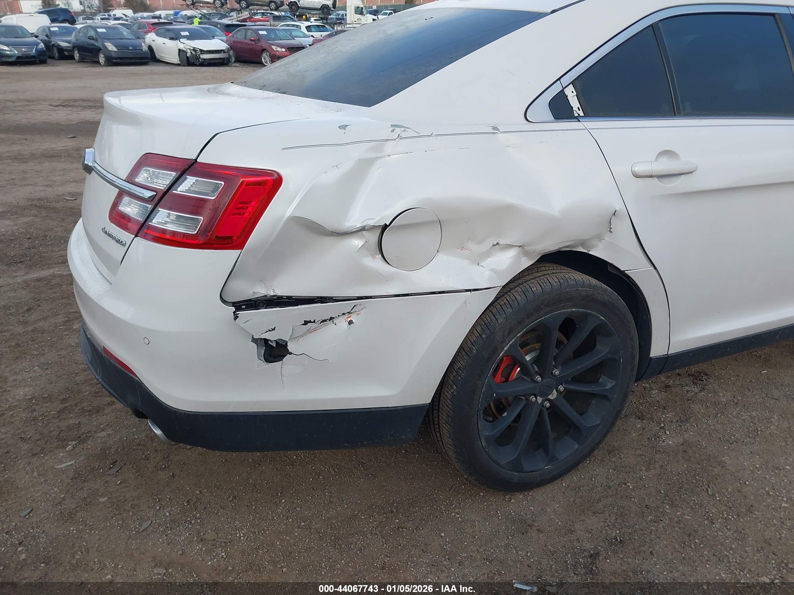 FORD TAURUS image 6