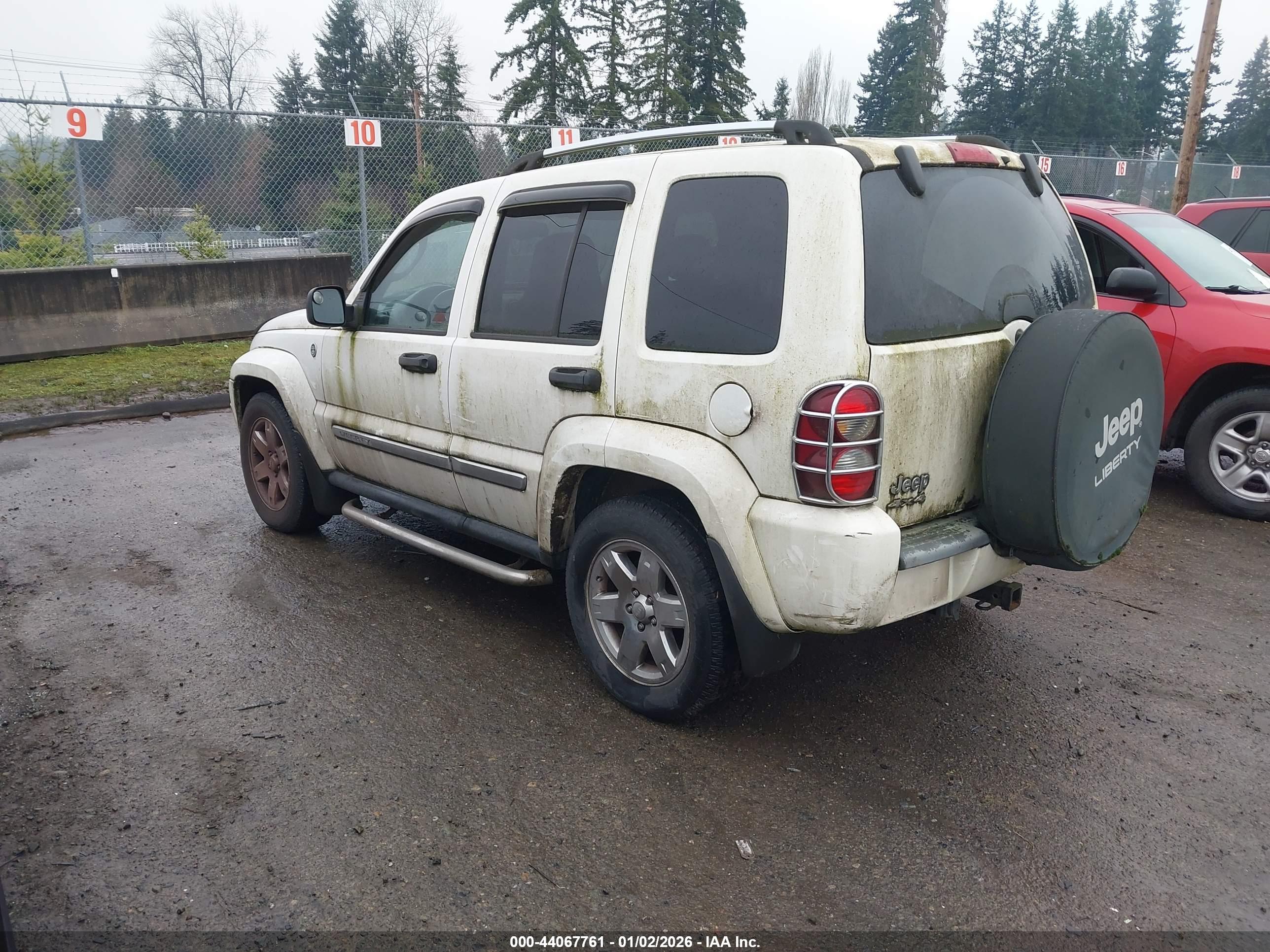 JEEP LIBERTY image 3