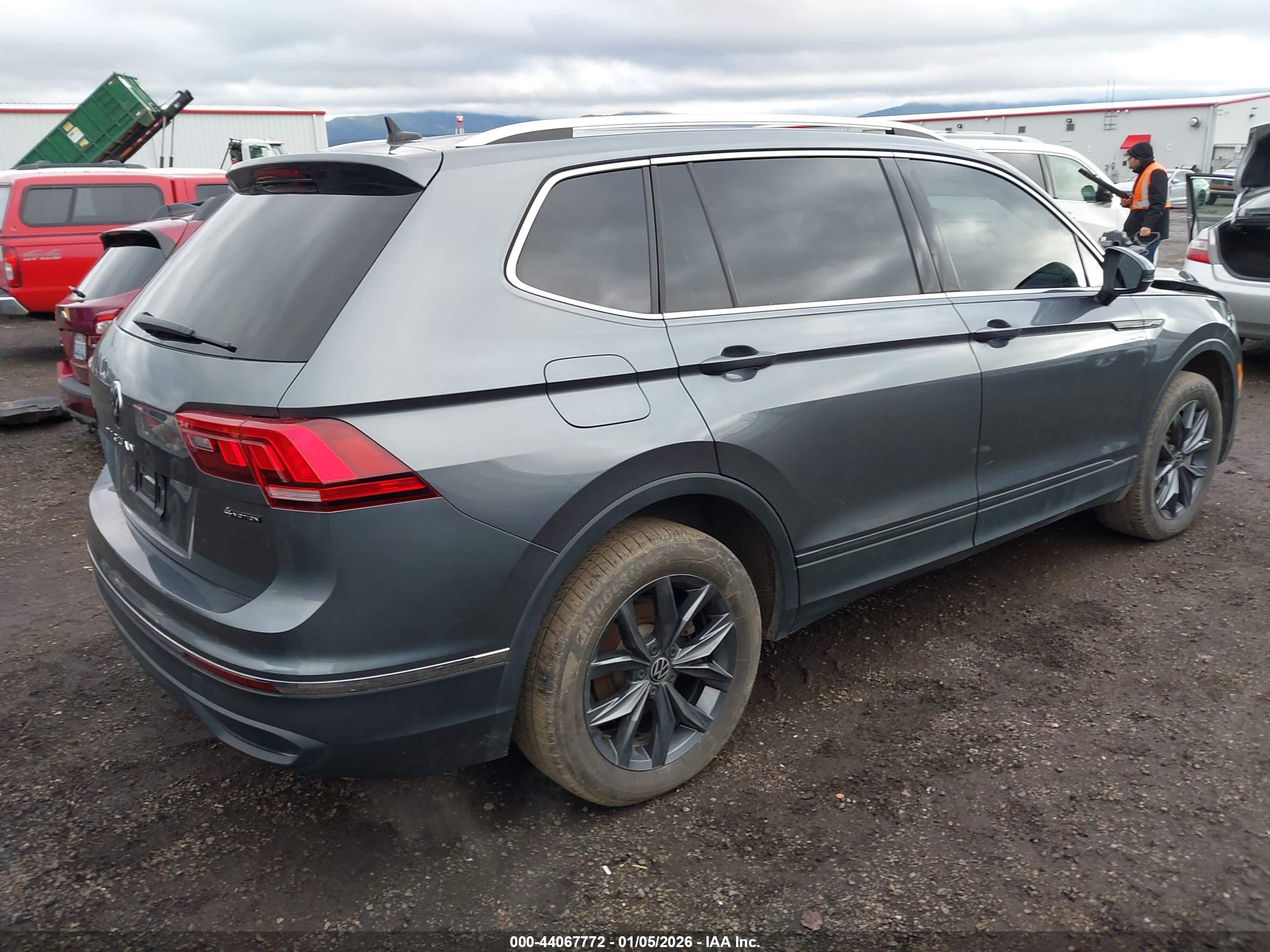 VOLKSWAGEN TIGUAN image 4
