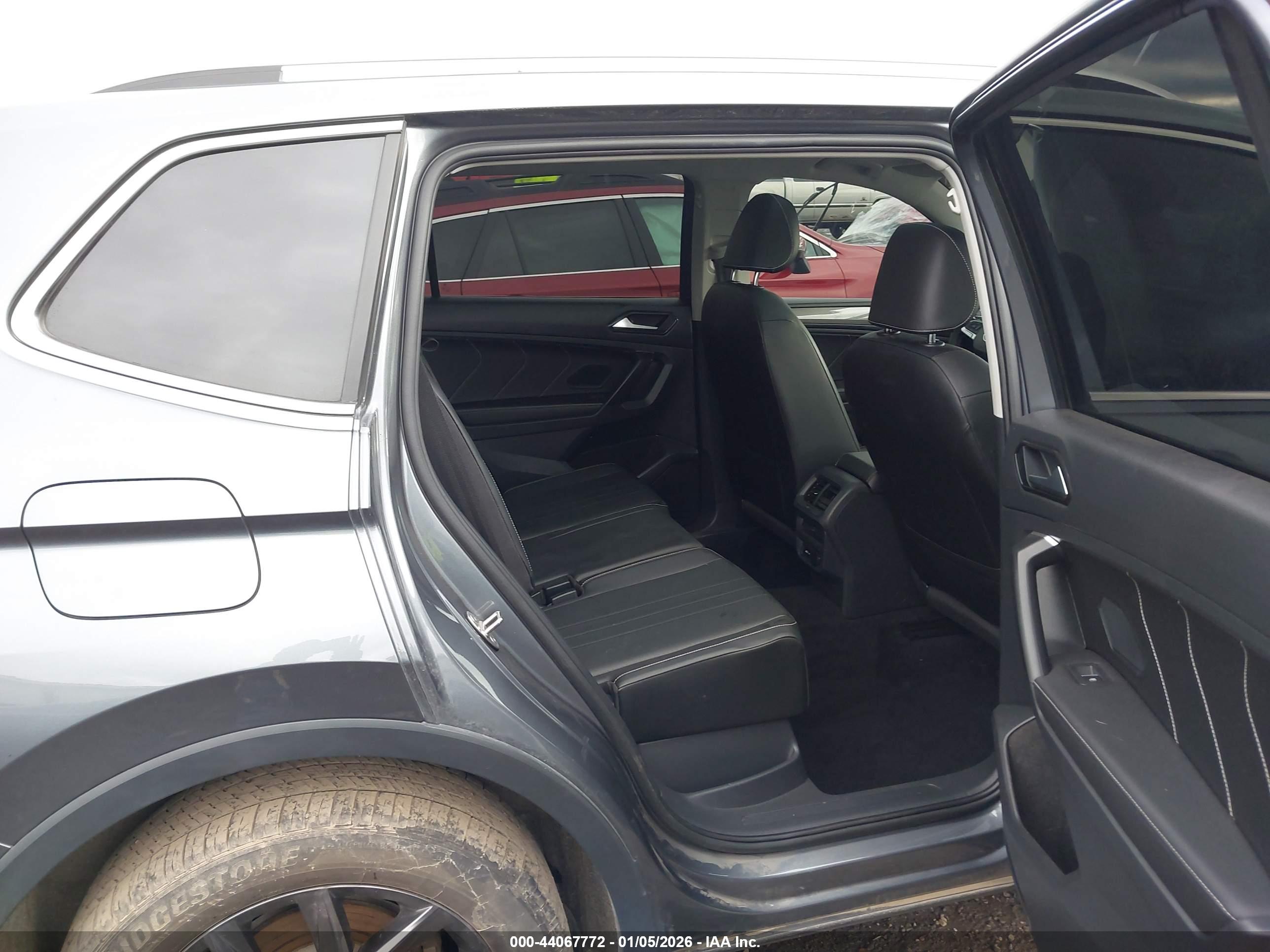 VOLKSWAGEN TIGUAN image 8