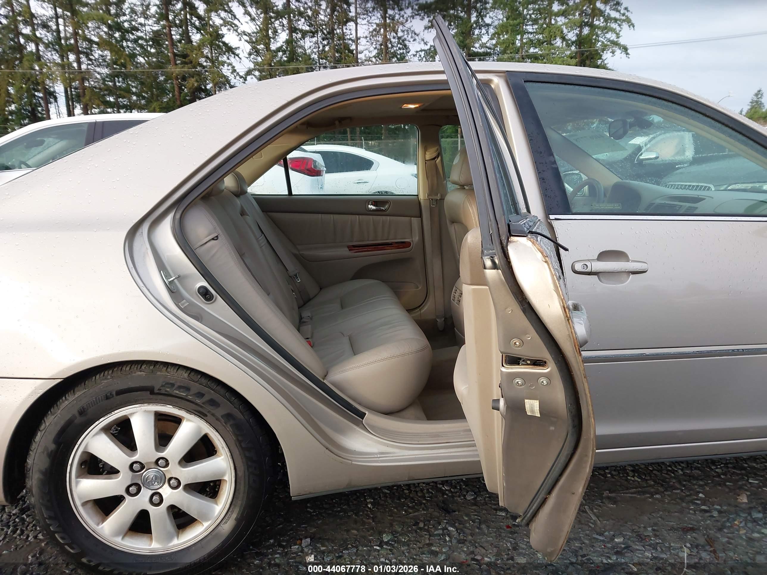 TOYOTA CAMRY image 8