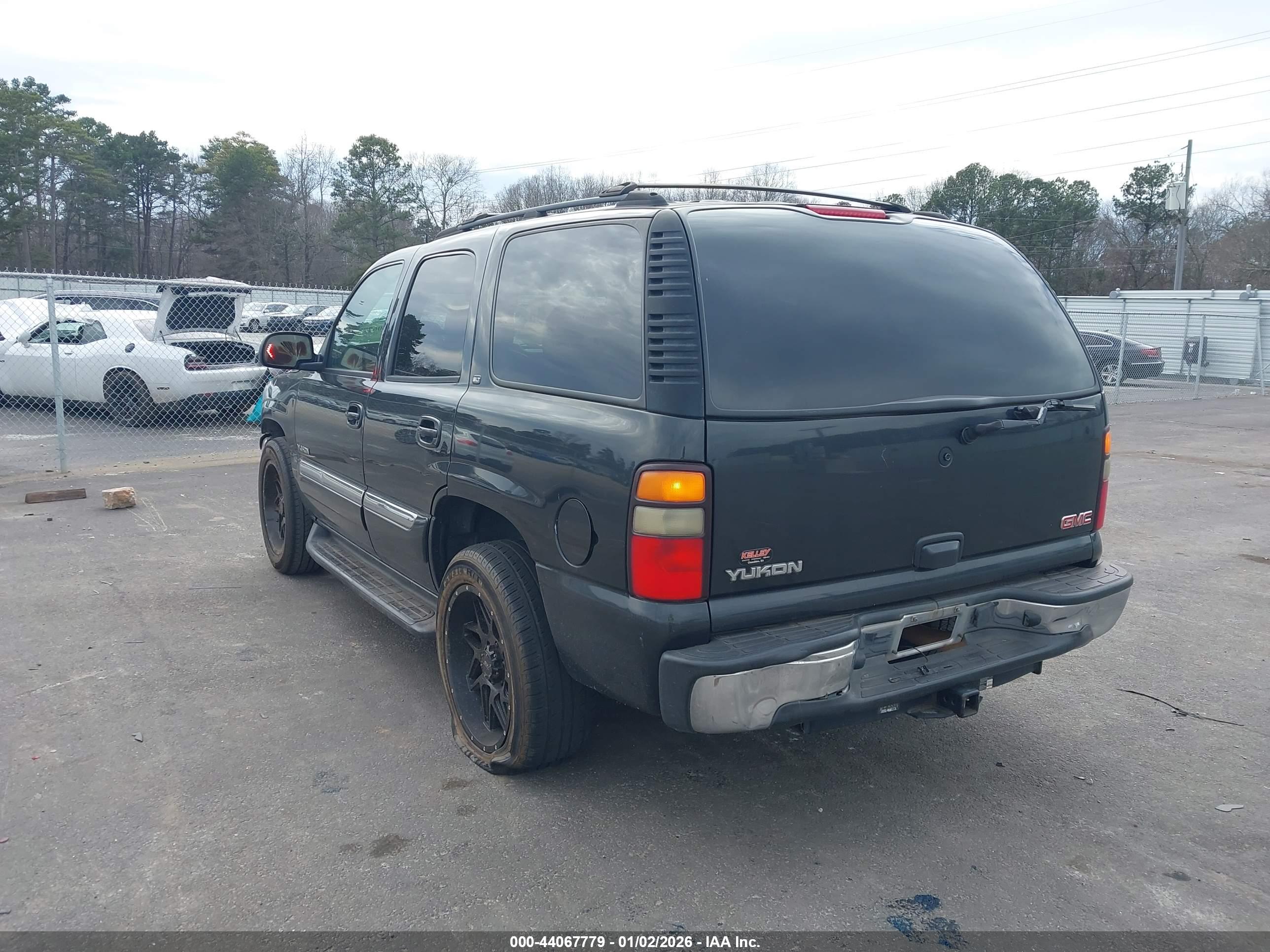 GMC YUKON image 3