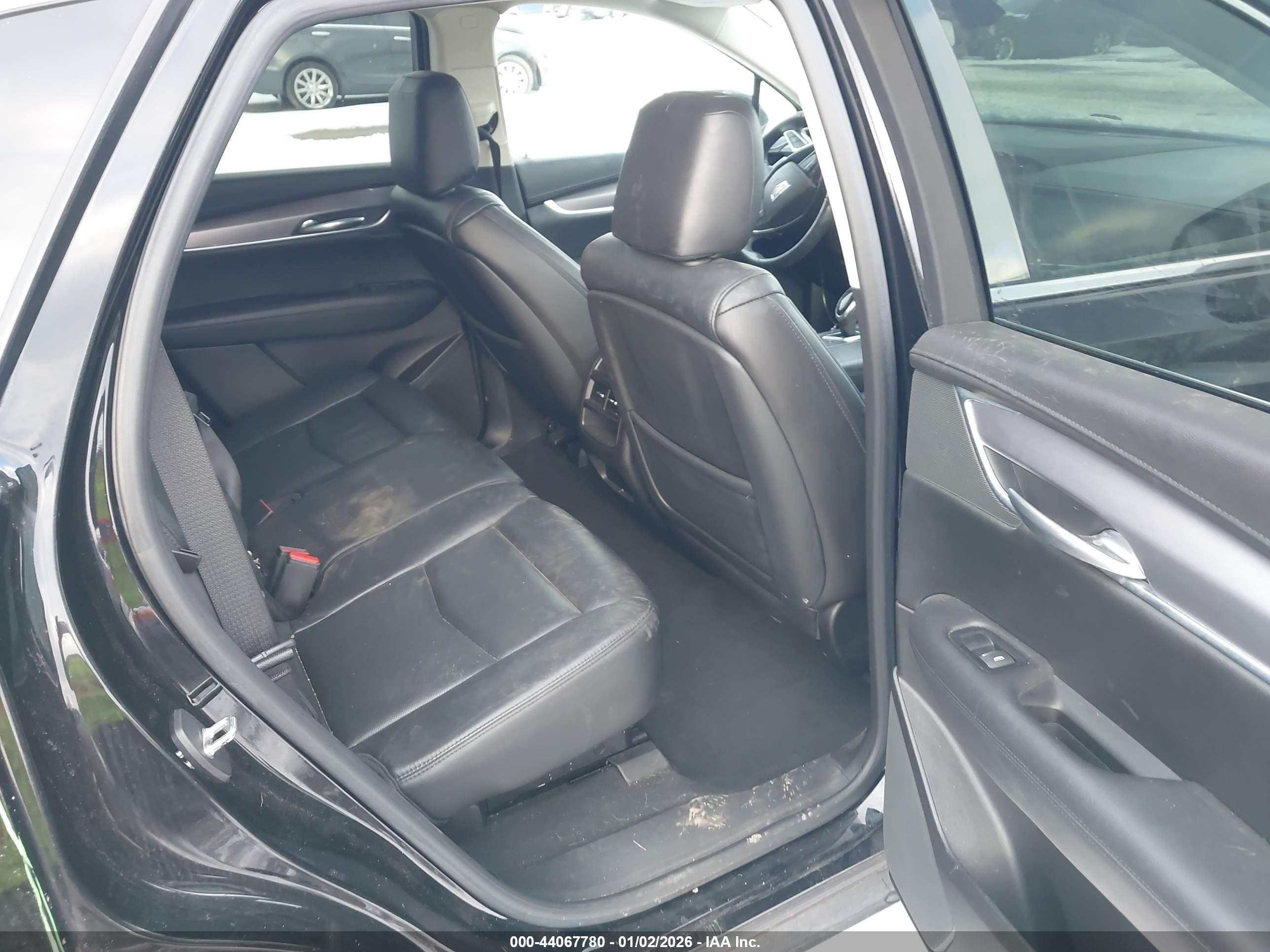 CADILLAC XT5 image 8